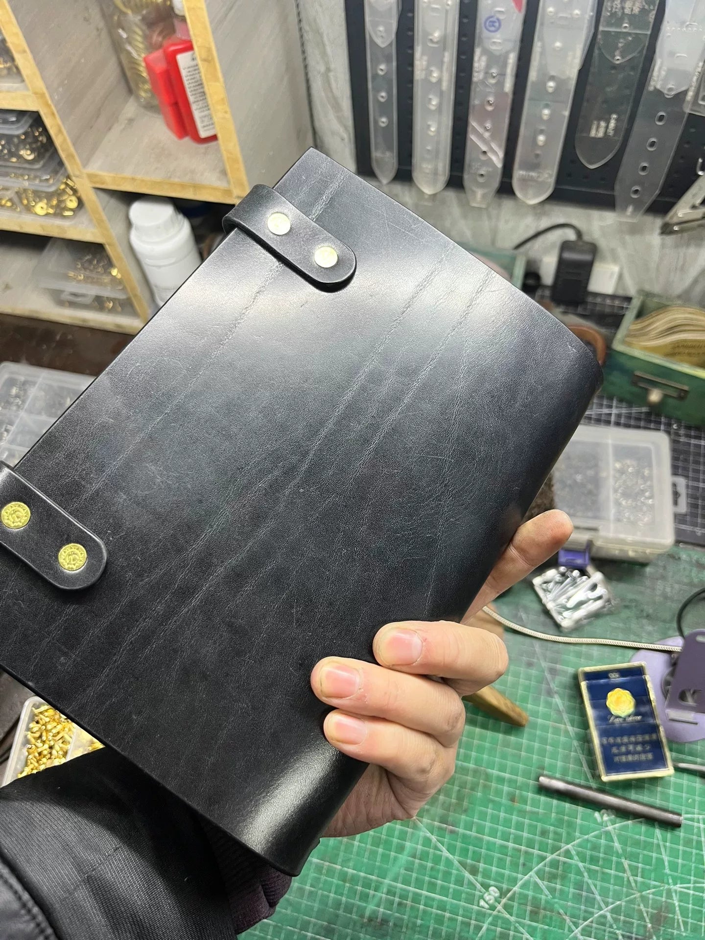 Horwen style oil wax leather B5 made of 4mm single layer thickness…