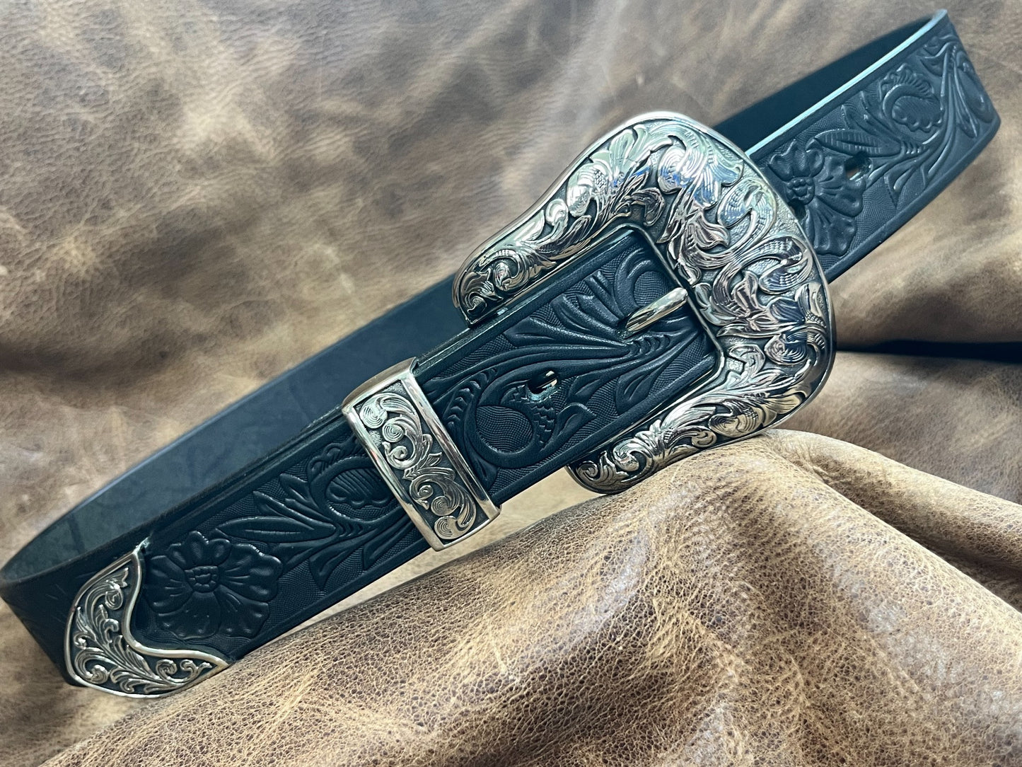 The white copper Tangcao three-piece handmade belt