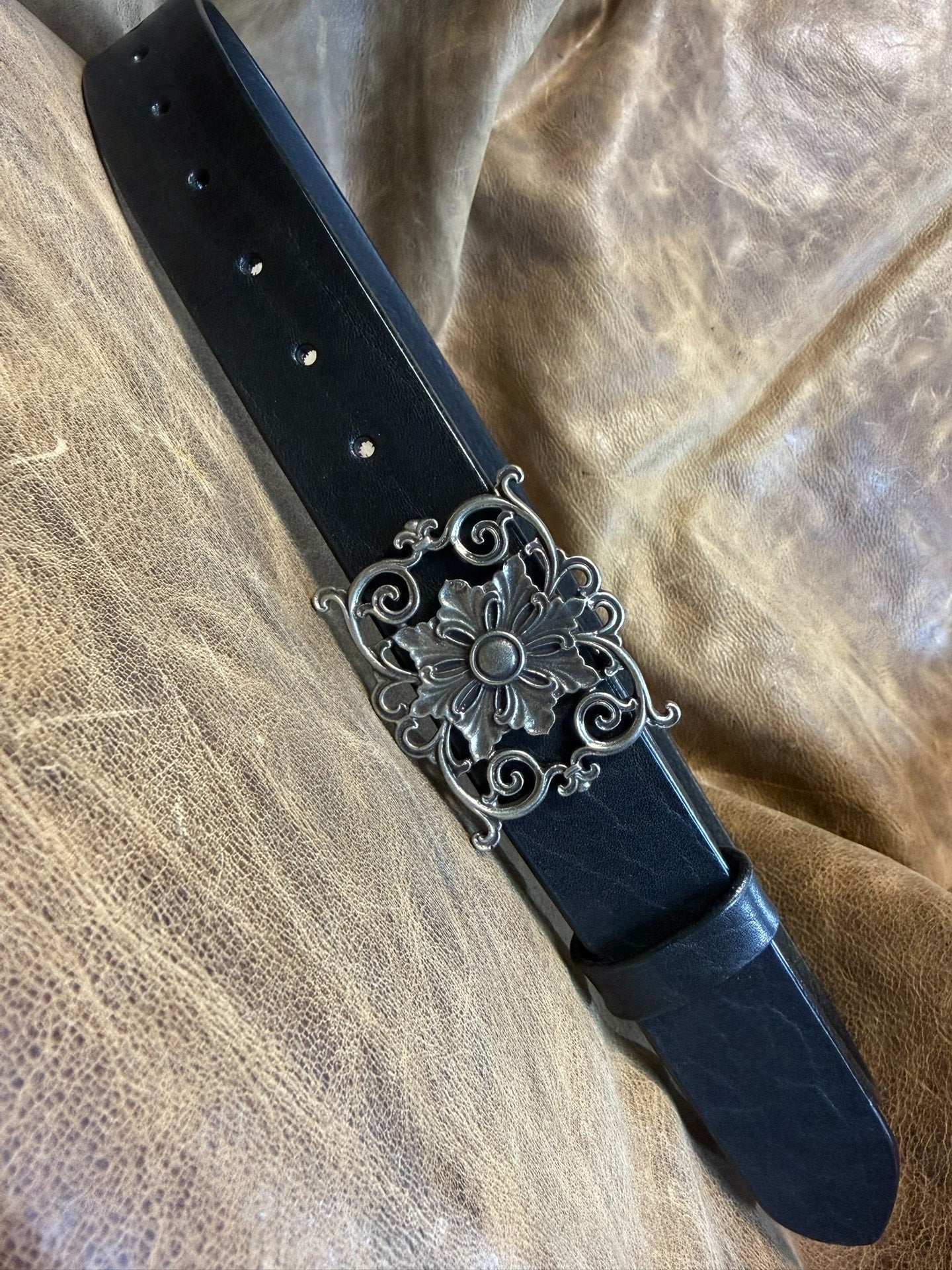 5mm thick North American black through-dyed bison leather first lay…