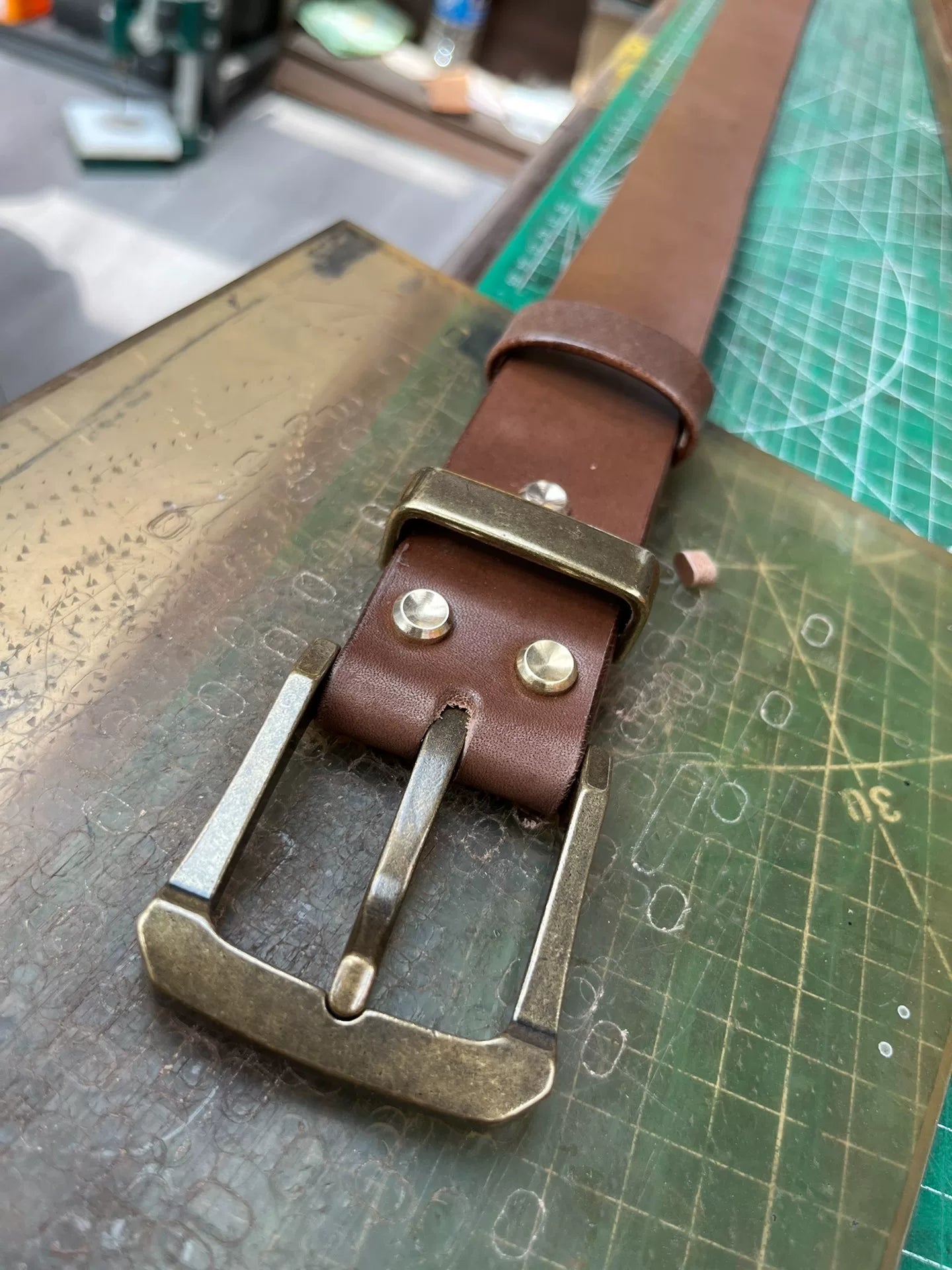 Heavyweight saddle leather gadfly 11th generation brass men's belt…