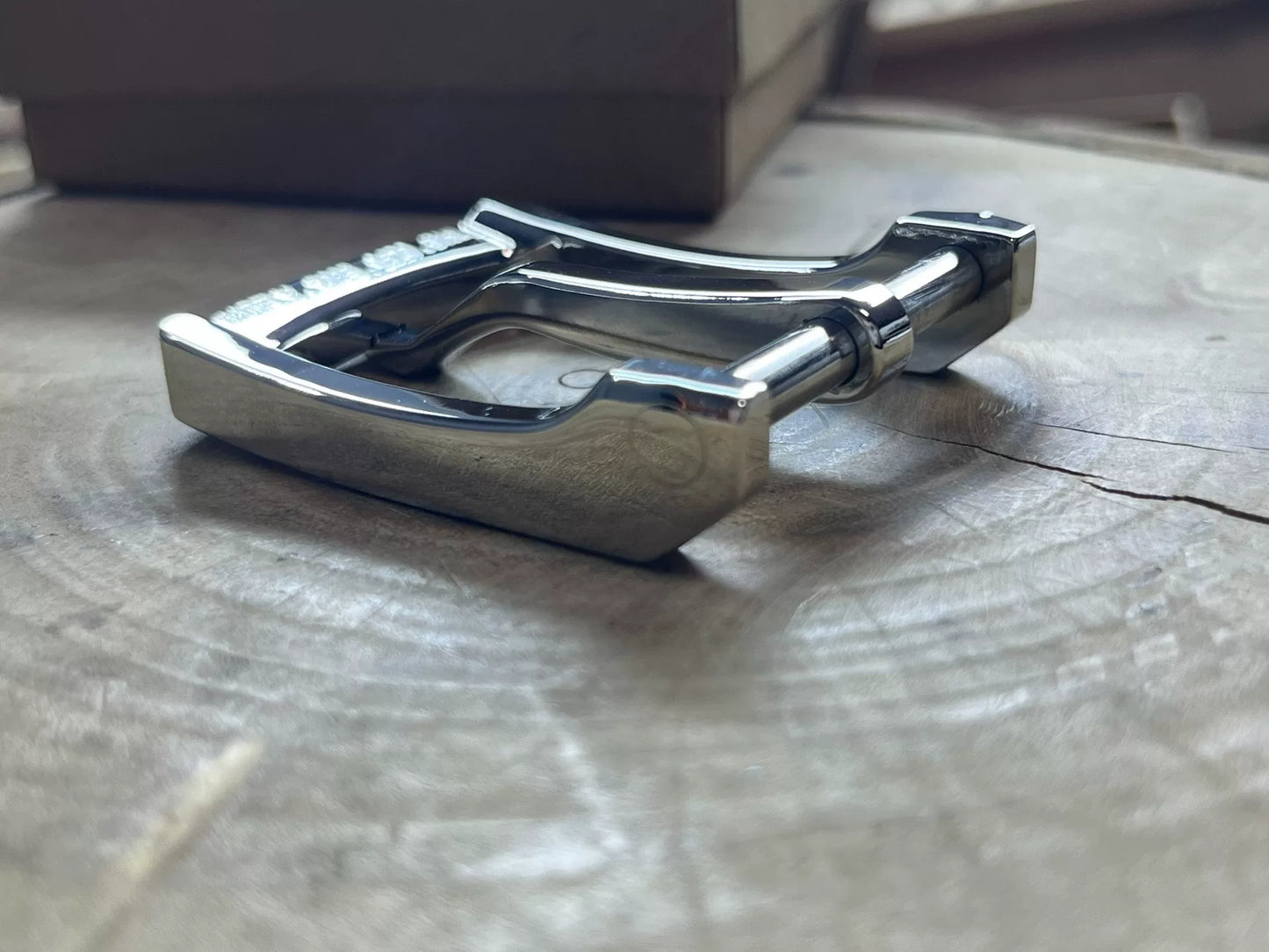 Genuine gadfly buckle