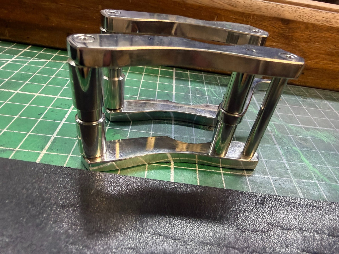 316L Line-Cut Belt Buckle — 35mm Inner Diameter, Rolling Pin Front