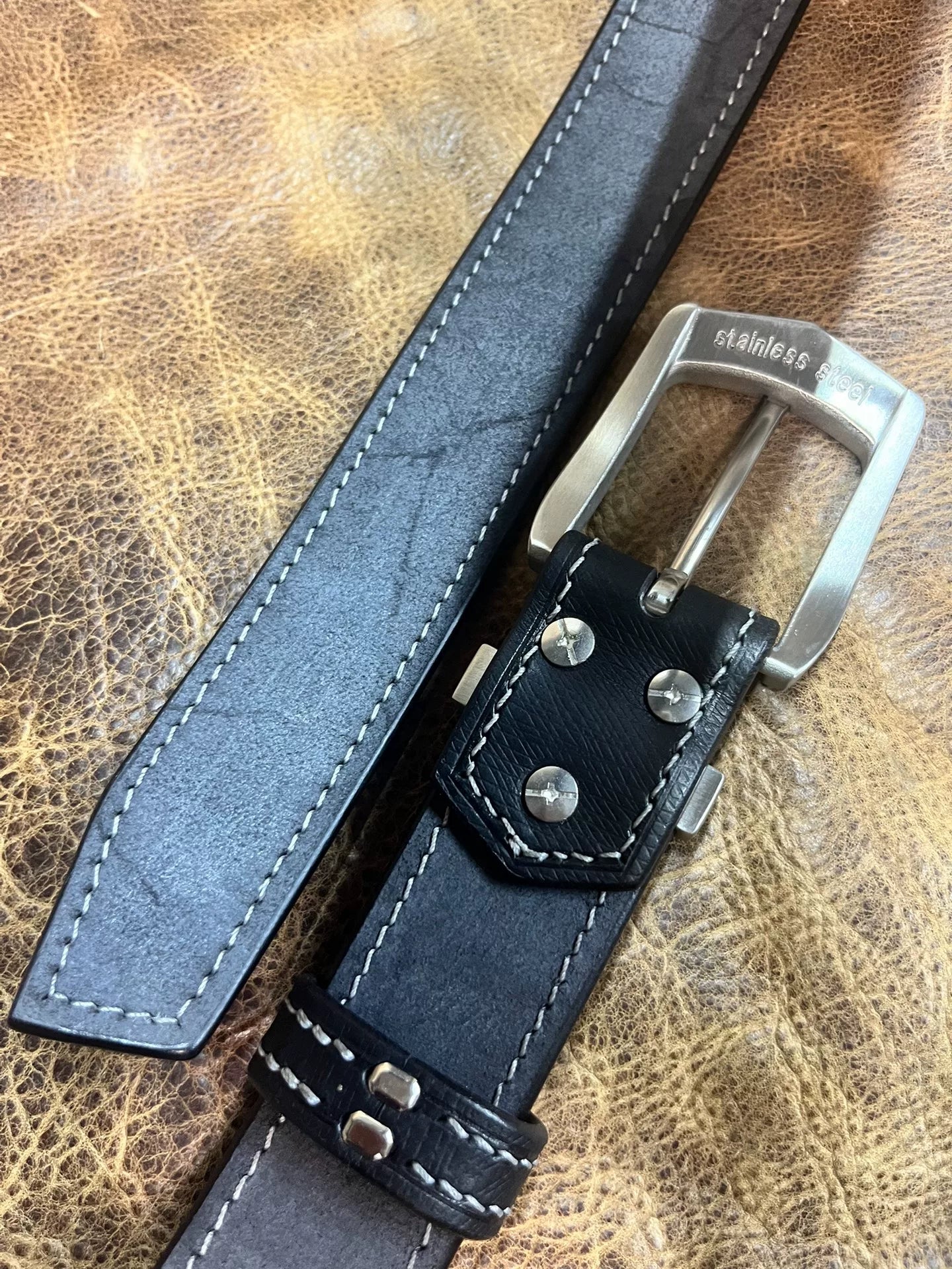 Imported Italian saddle vegetable tanned leather with hand stitchin…