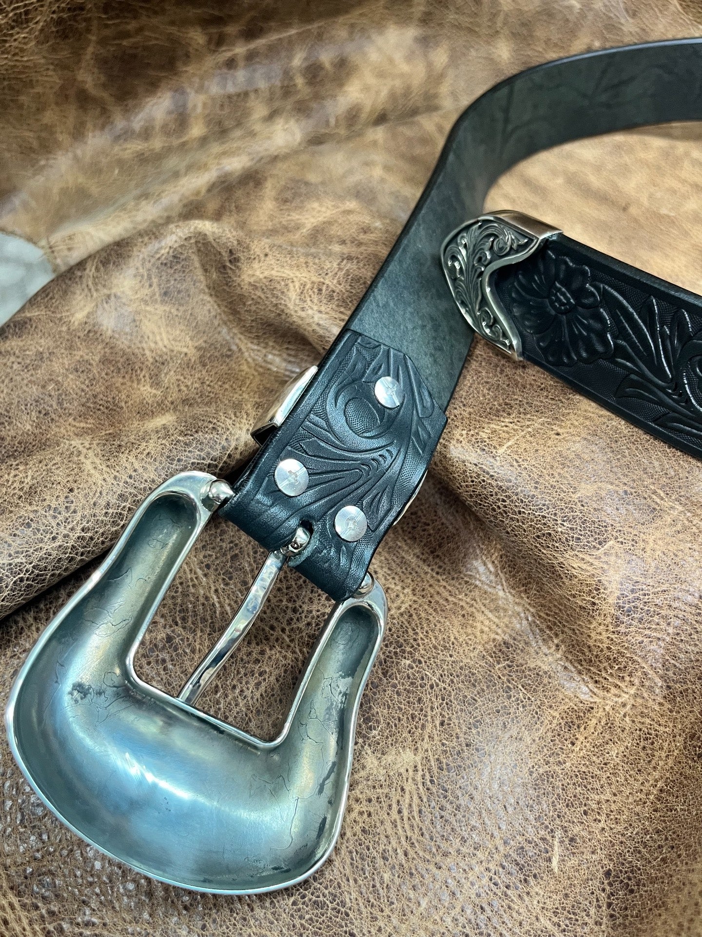 The white copper Tangcao three-piece handmade belt