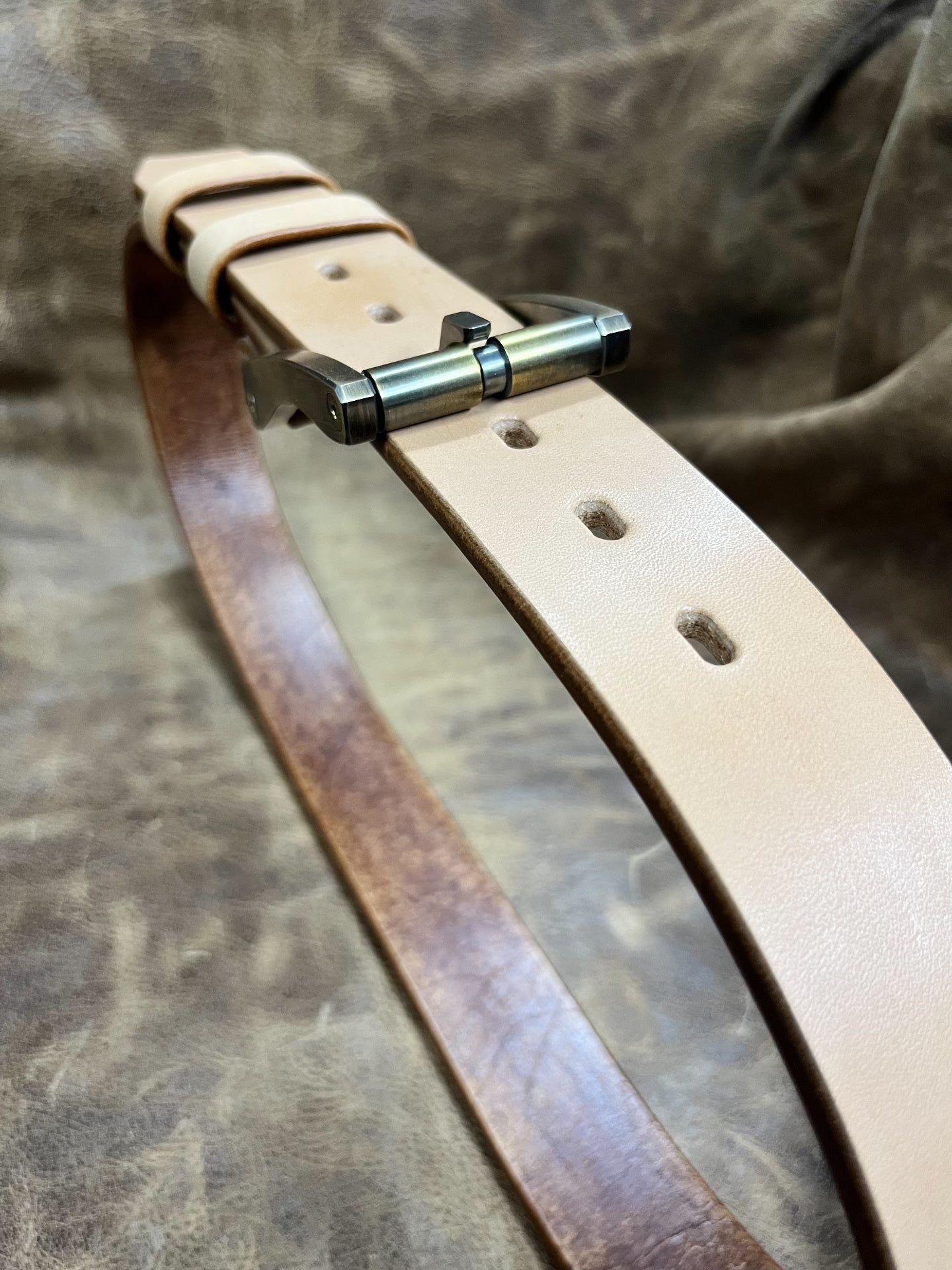 6.5 mm saddle with brass wire-cut belt buckle