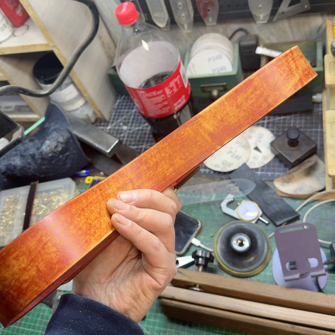 Brand-New 'Eight Horses' Embossed Leather Belt