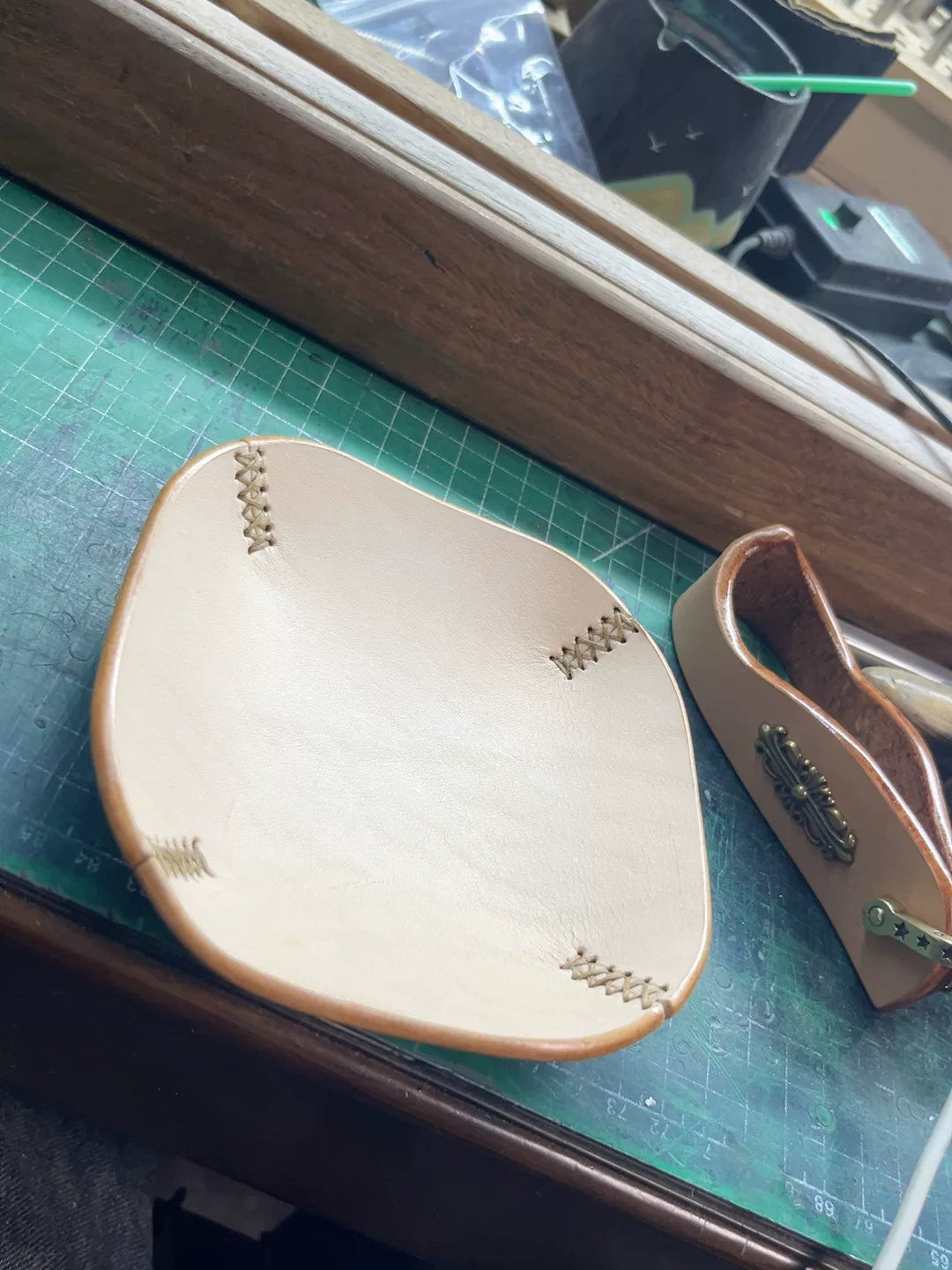 4-4.5 mm thick handmade leather goods made of imported Italian Tusc…