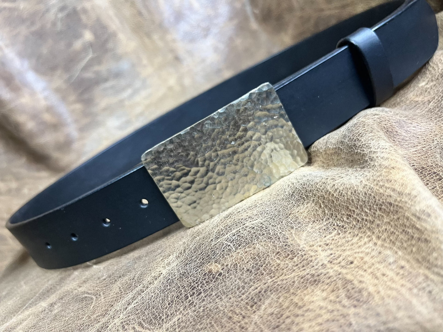The three-dimensional white copper hammered smooth gusset buckle is…