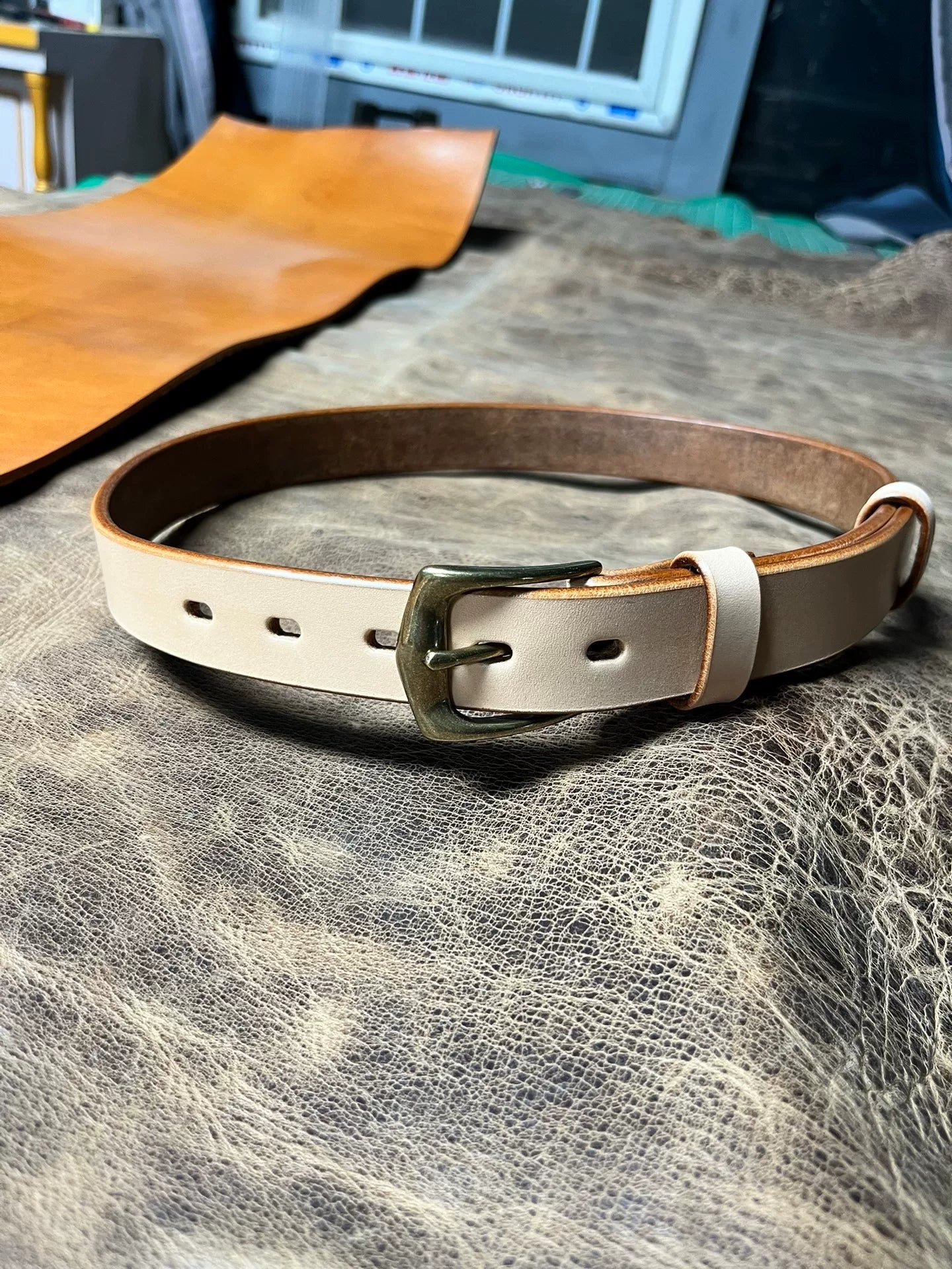 Handmade leather belt with original color body and brass buckle