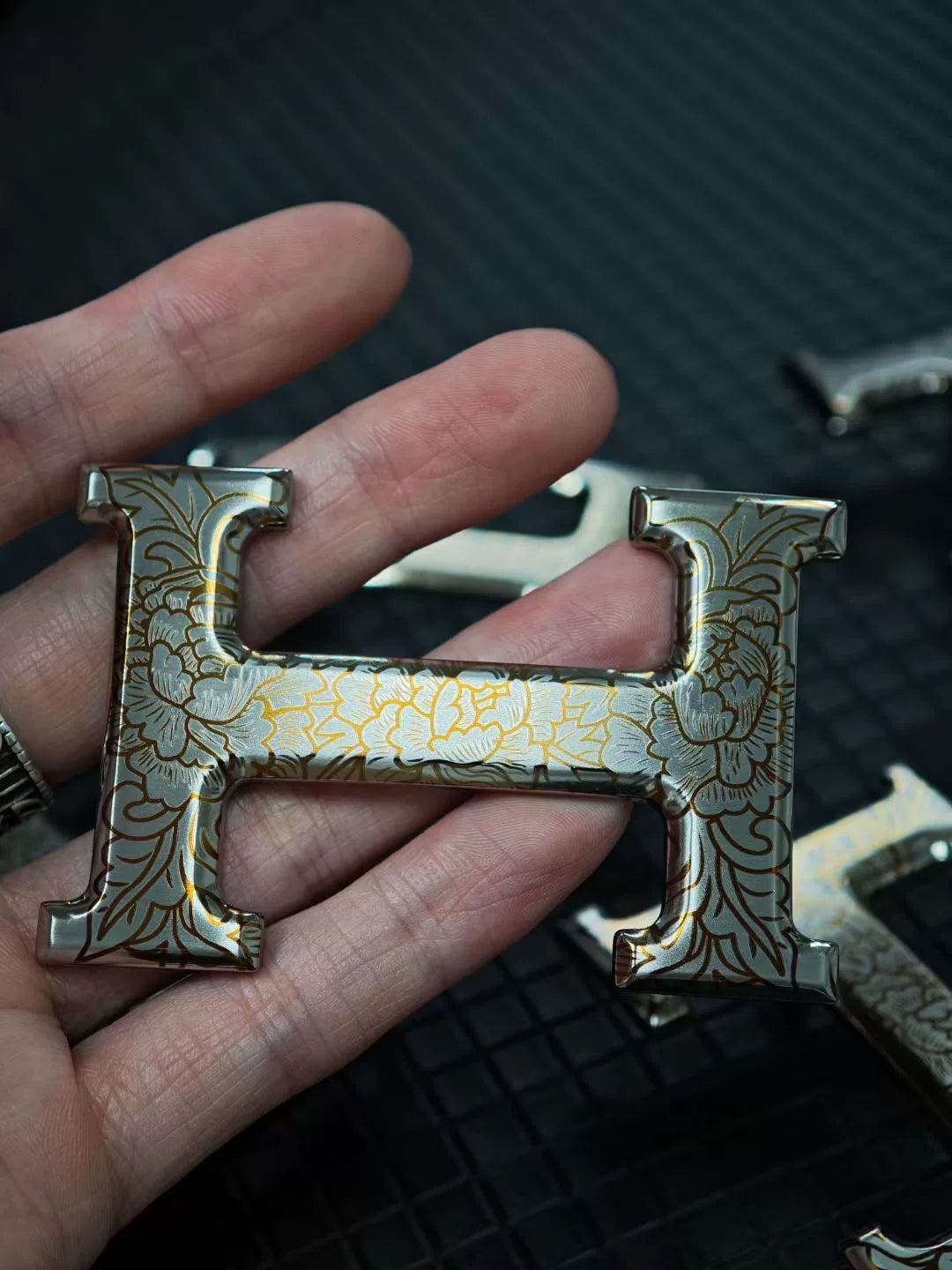 Welfare special offer: 99.9% pure titanium belt buckle H buckle