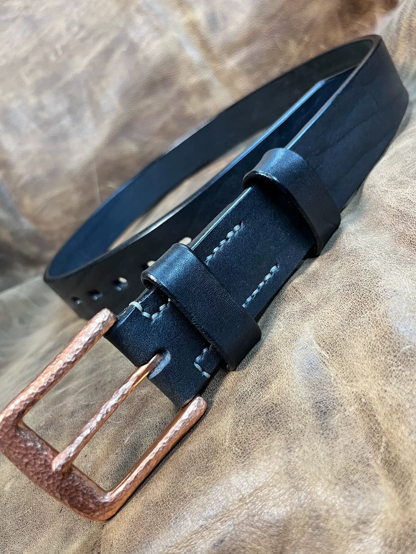 The copper hammered pure copper belt buckle is paired with a black…