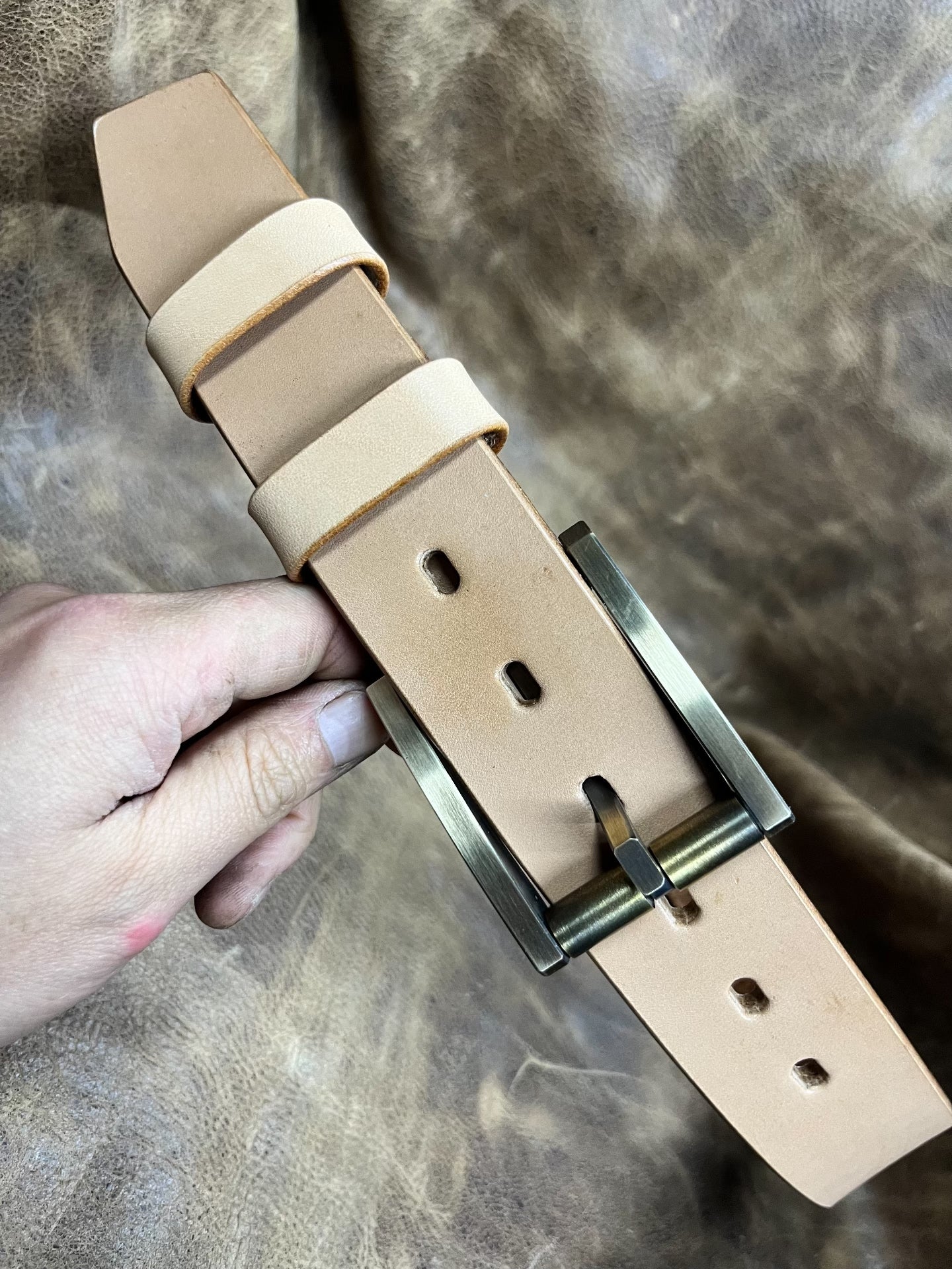 6.5 mm saddle with brass wire-cut belt buckle