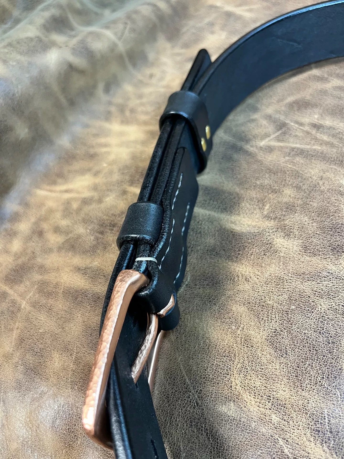 The copper hammered pure copper belt buckle is paired with a black…