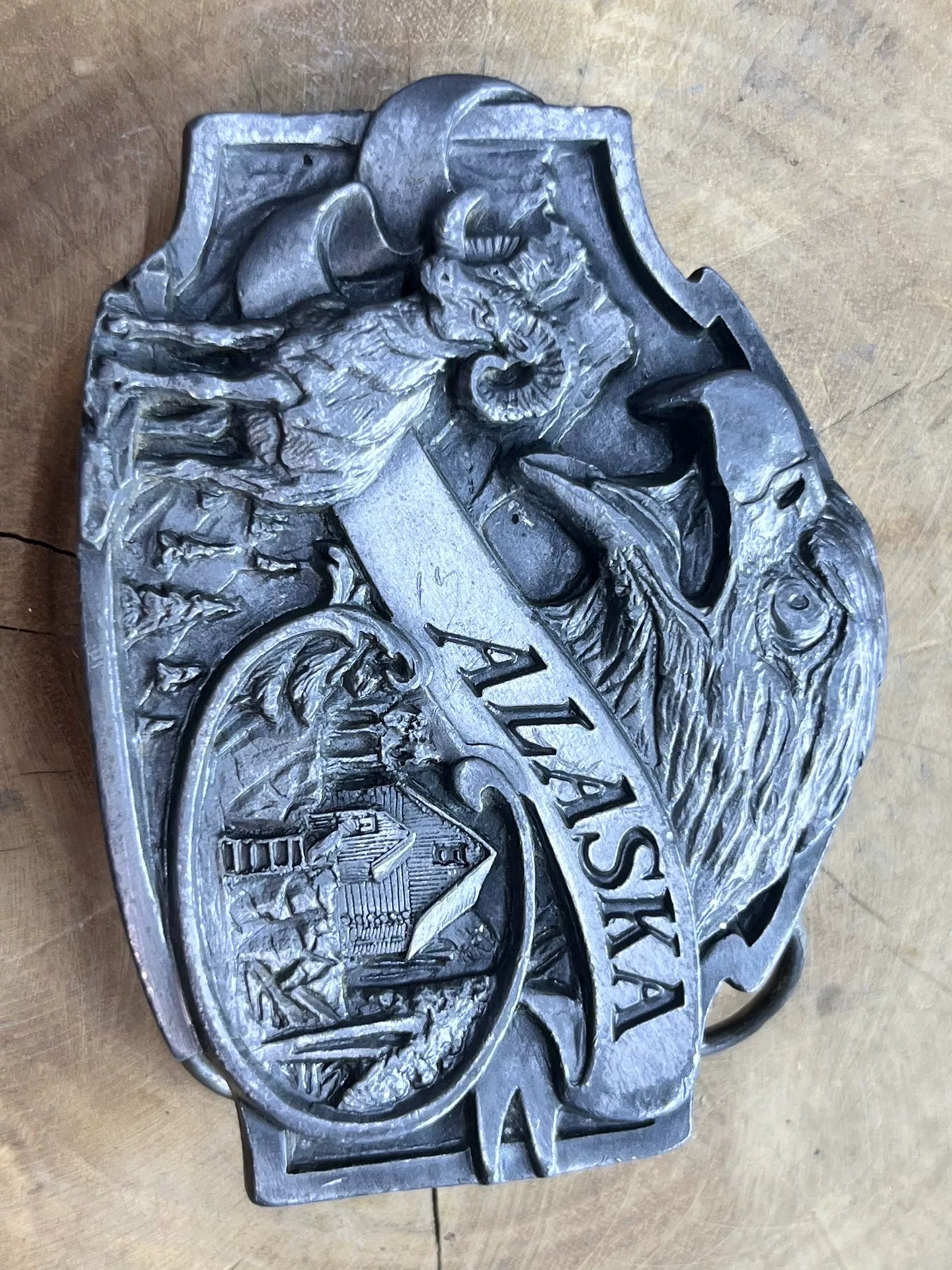 Pre-Owned Vintage American Relief Belt Buckle — Excellent Condition