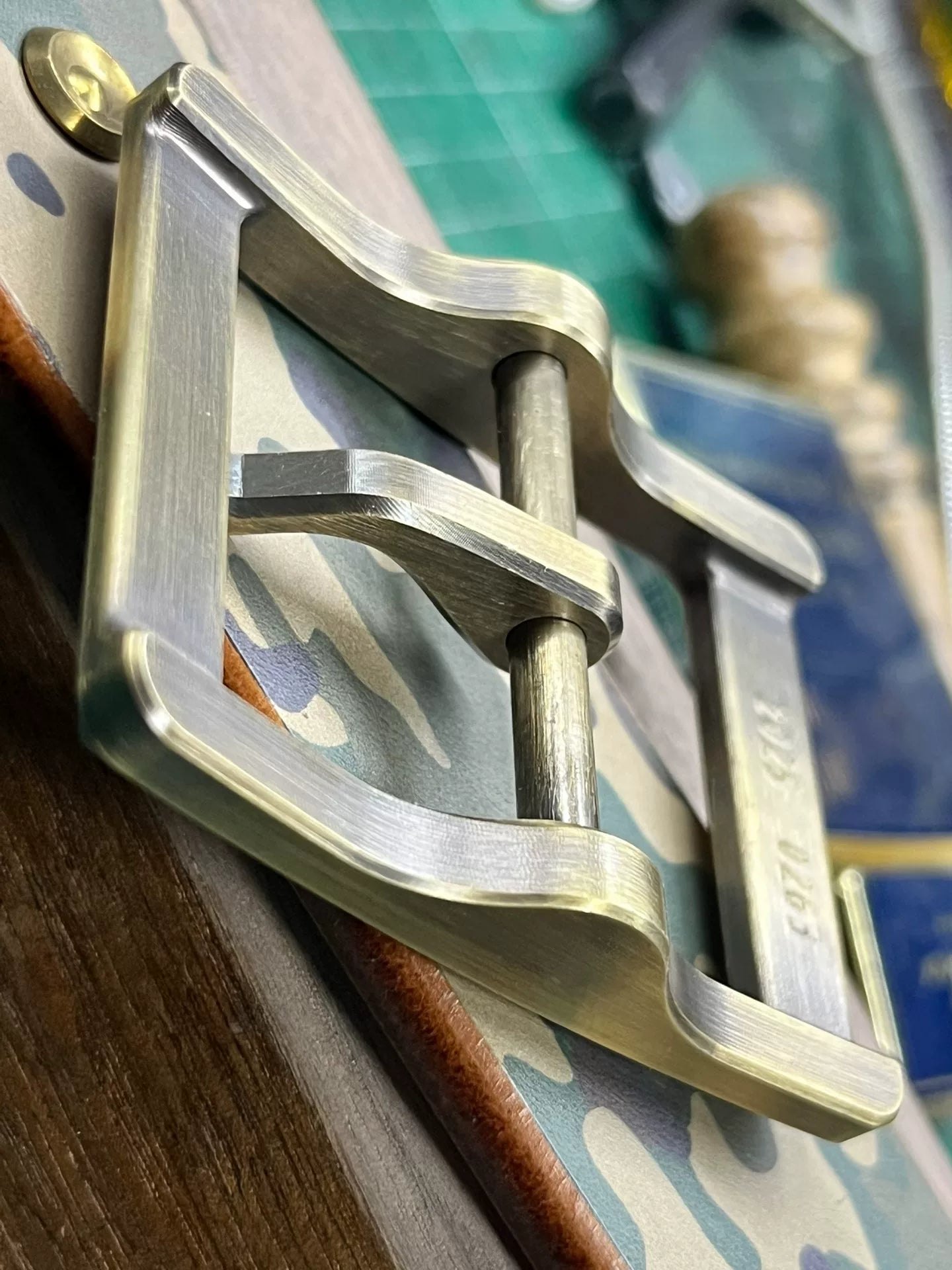 CNC brass wire cutting and engraving high-end customized belt buckl…