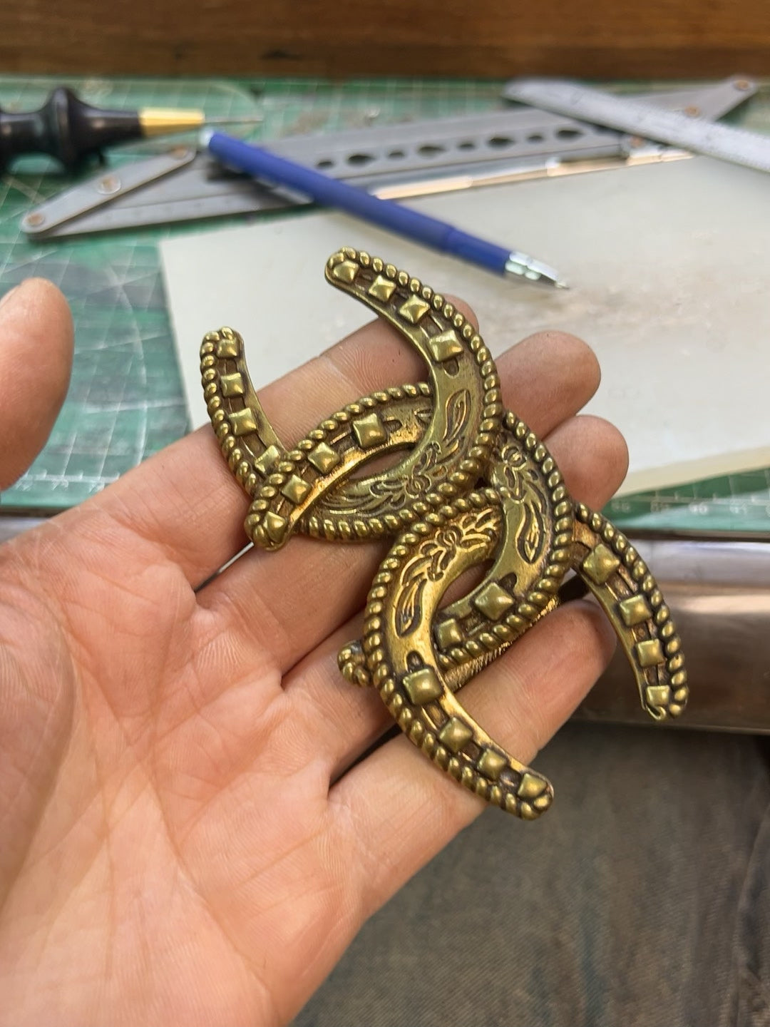 RRL Vintage Three-Horseshoe Belt Buckle — Brass