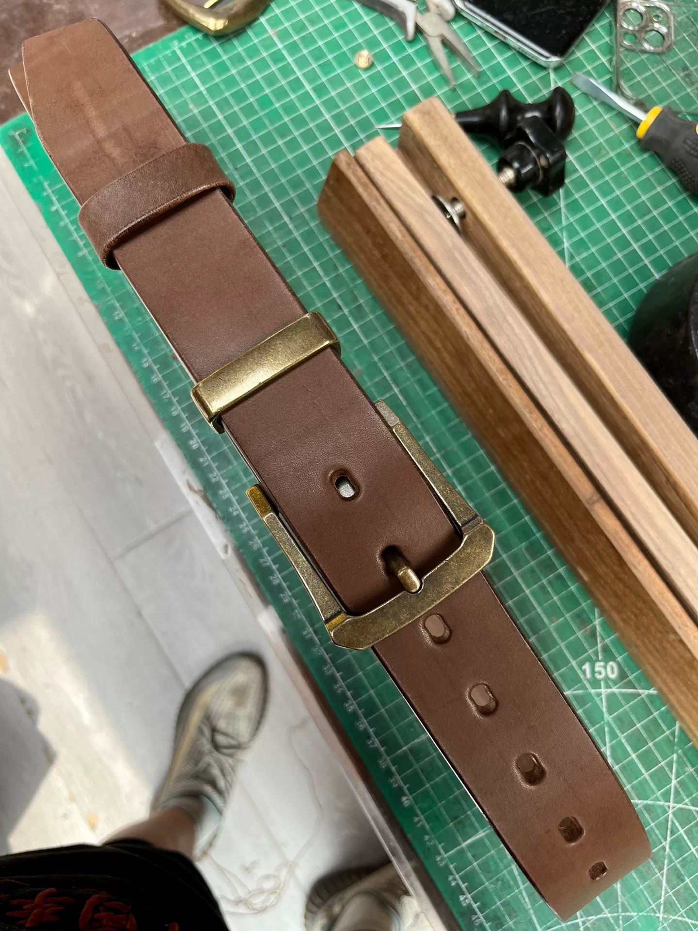 Heavyweight saddle leather gadfly 11th generation brass men's belt…