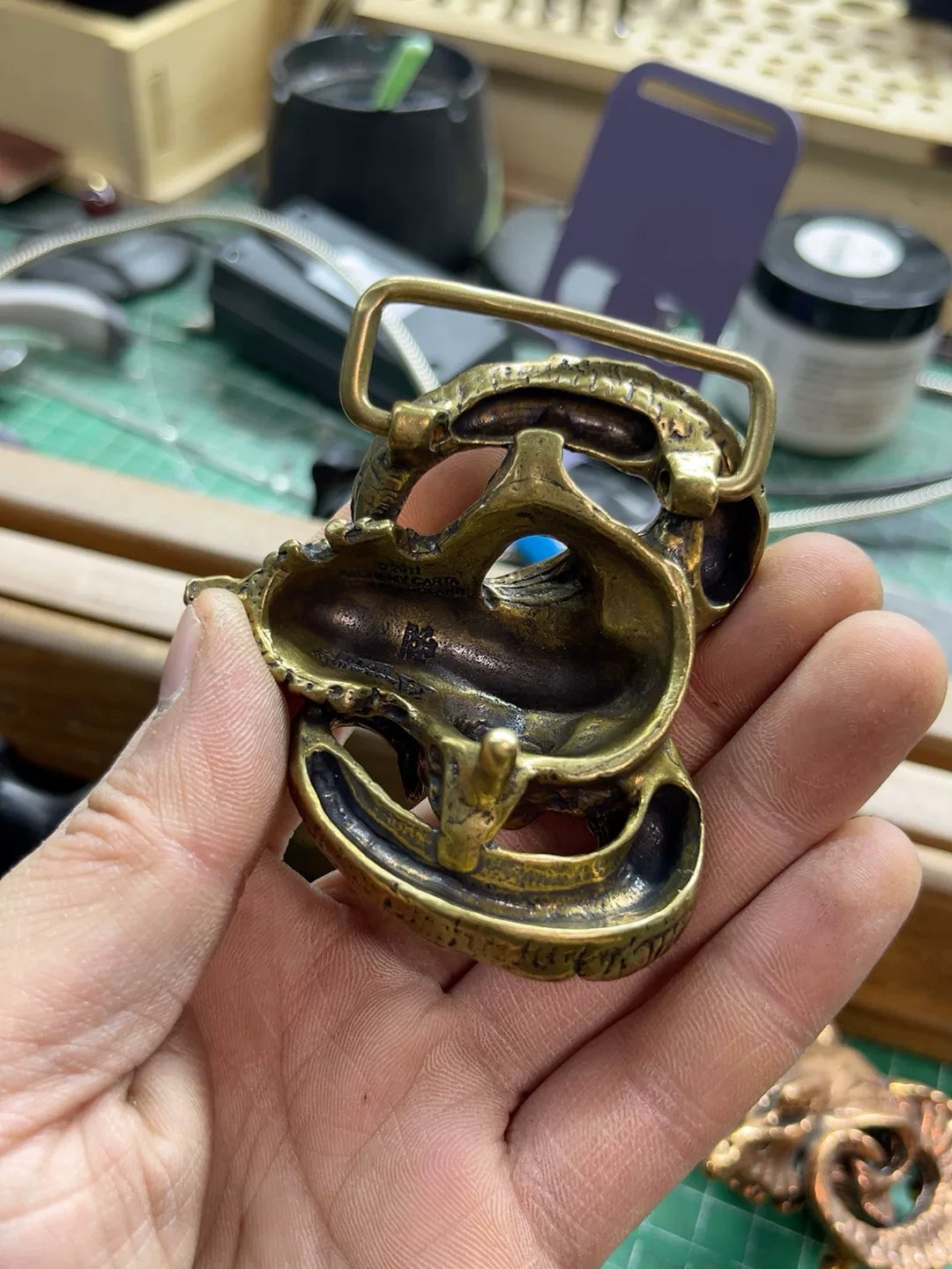 Solid brass middle-aged American retro bull head and sheep head bel…