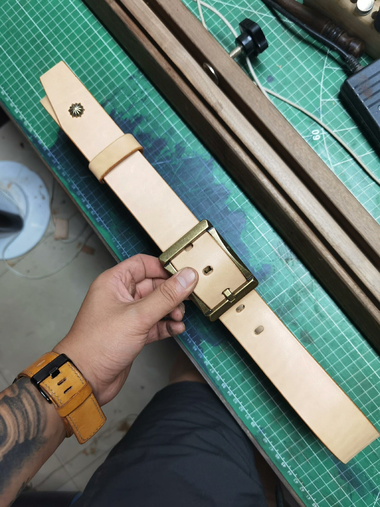 Meian handmade belt, assembled with a replica gadfly buckle