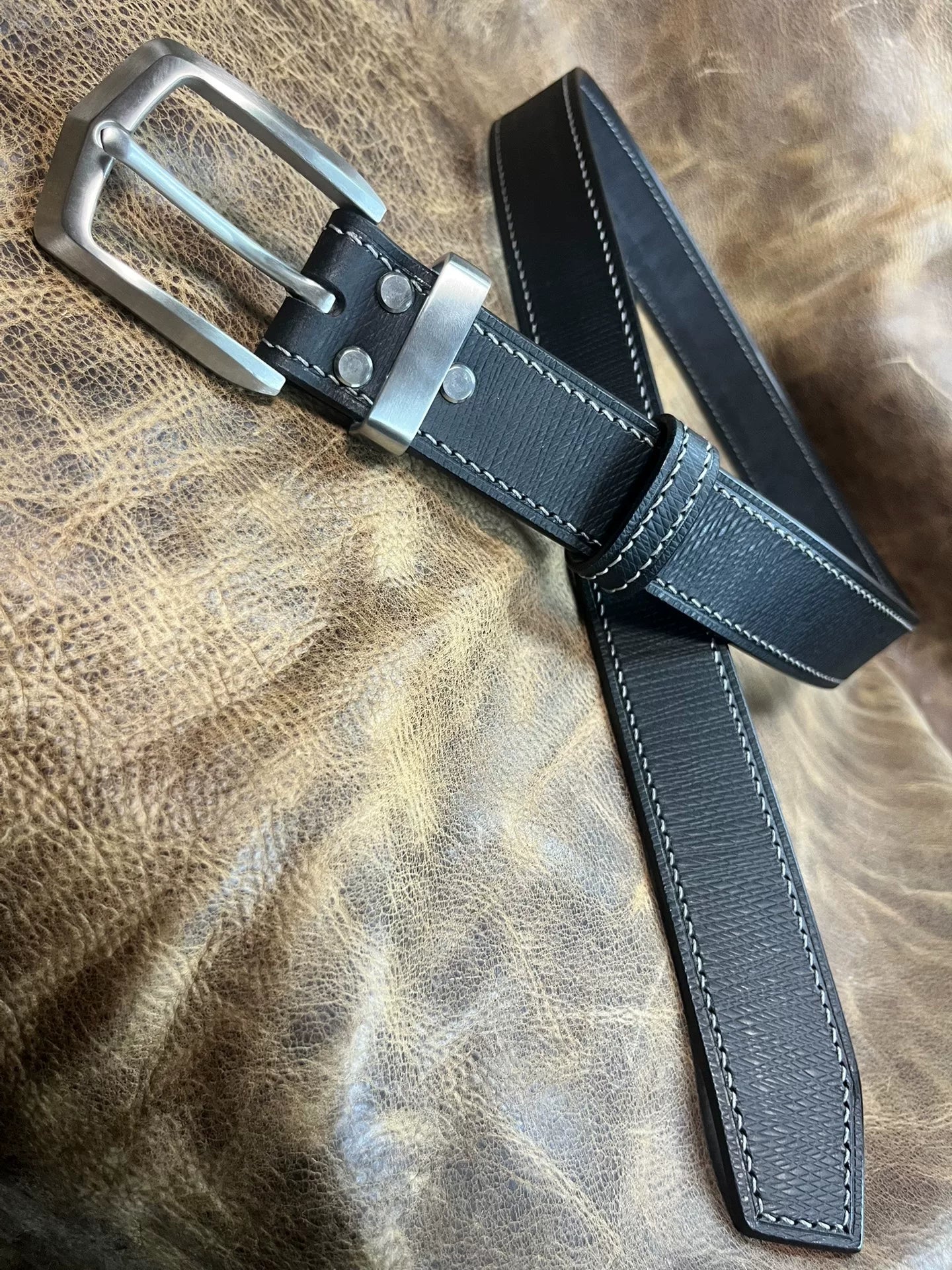 Imported Italian saddle vegetable tanned leather with hand stitchin…