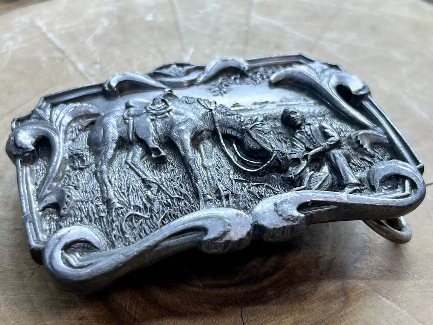 Pre-Owned Vintage American Relief Belt Buckle — Excellent Condition