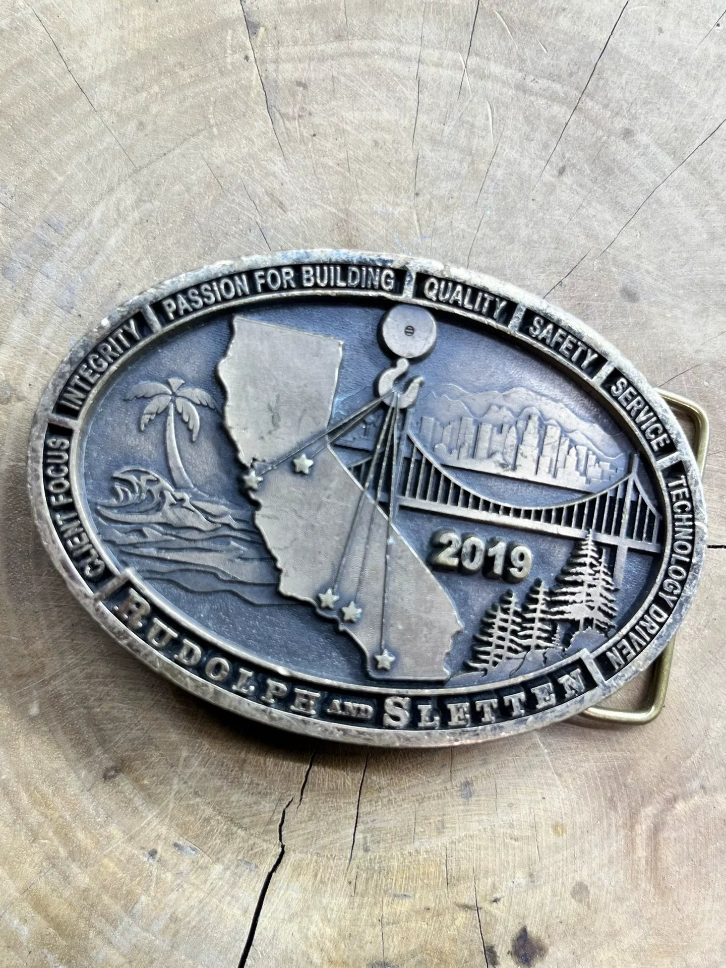 The United States returns old belt buckles