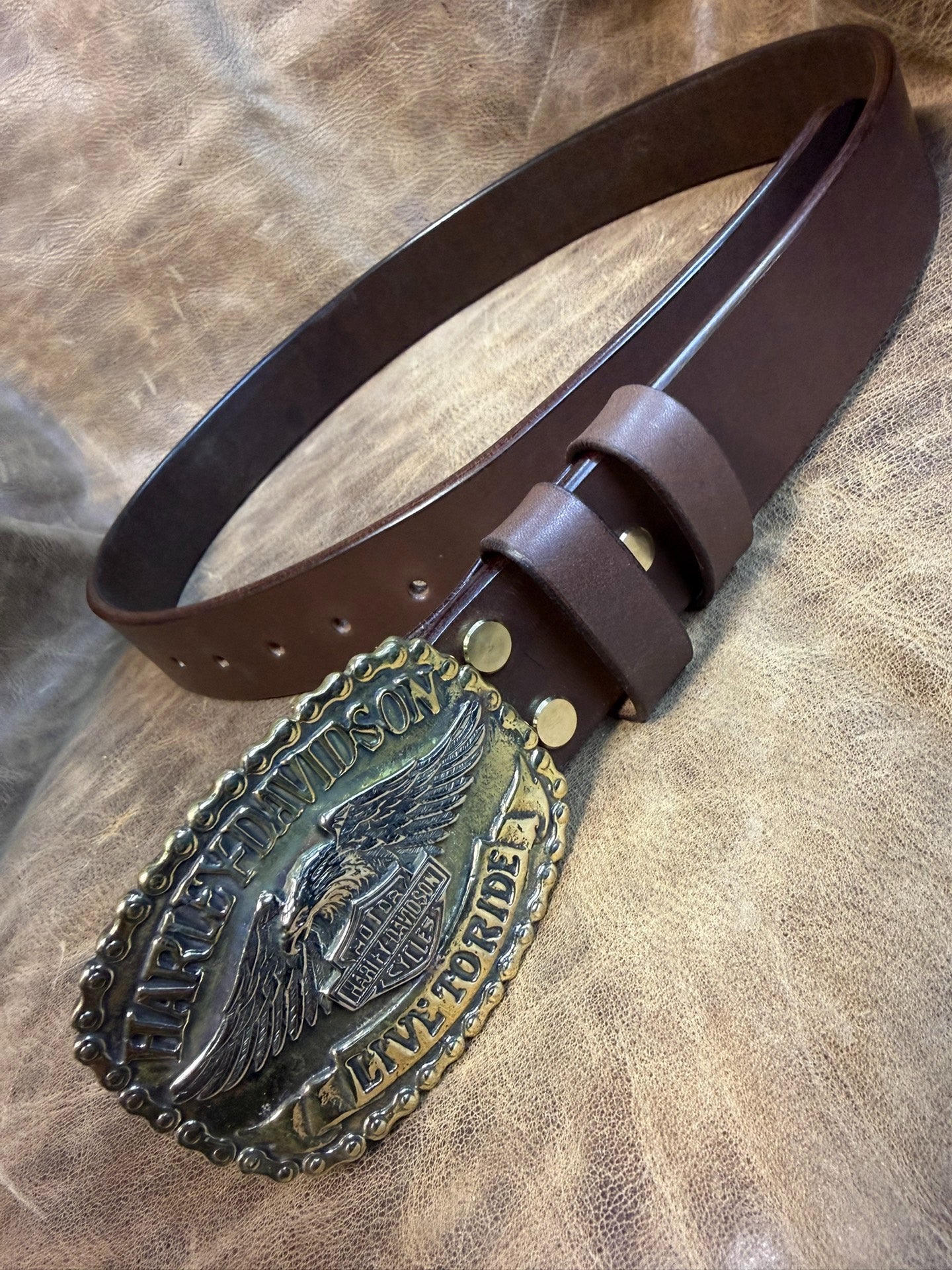 5.5 thick beautiful saddle with Harley buckle