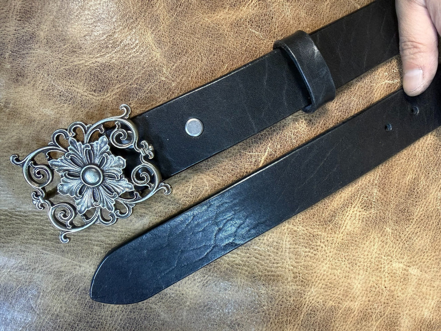 5mm thick North American black through-dyed bison leather first lay…