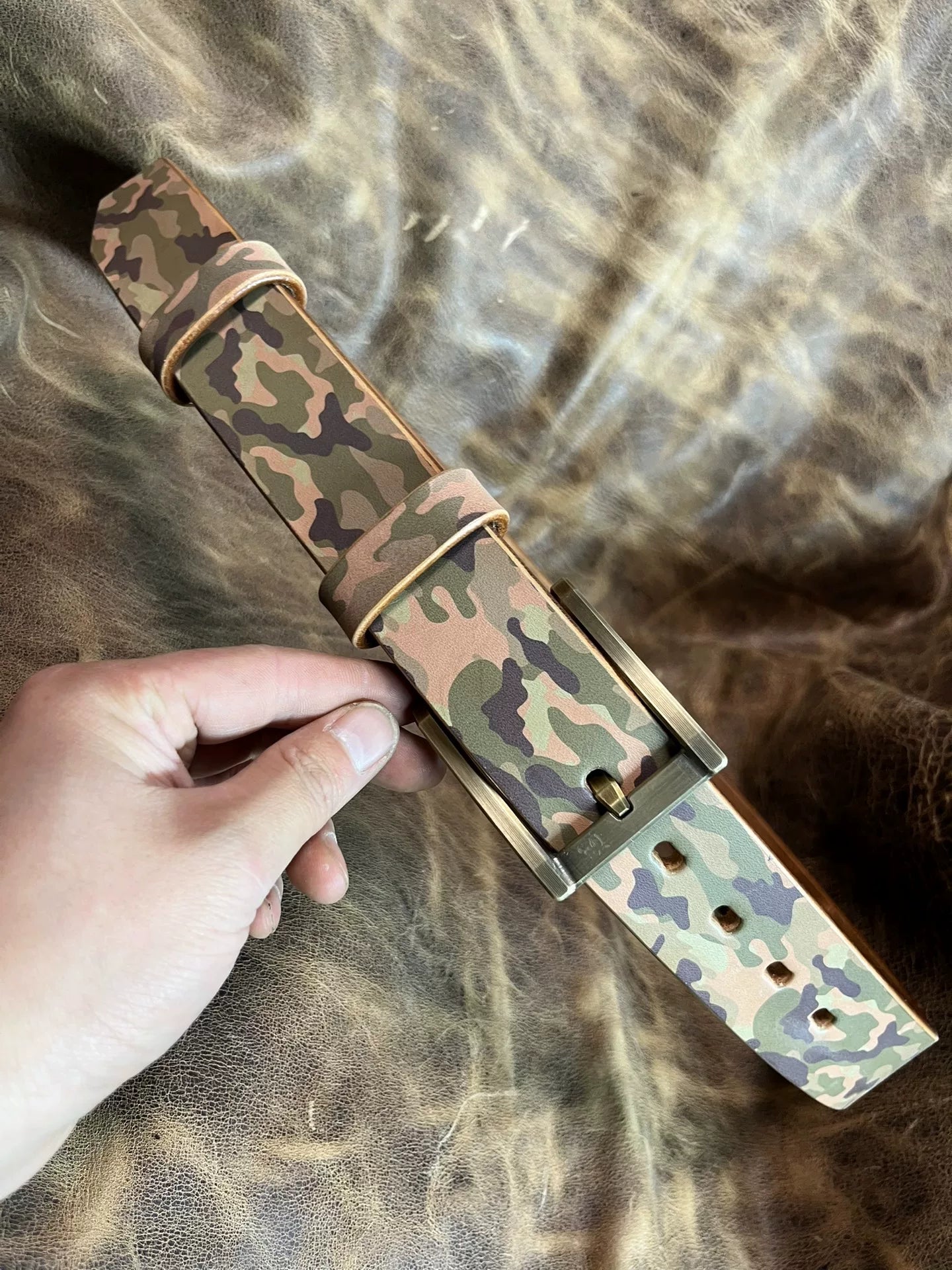 Camouflage saddle with genuine west wind 3-wire cutting belt buckle…