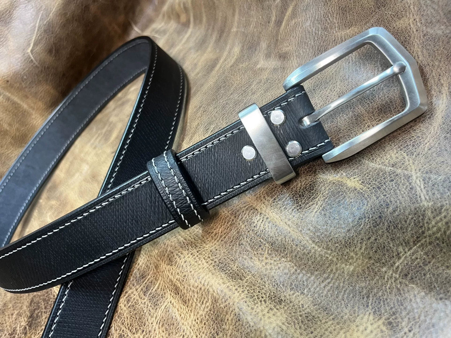 Imported Italian saddle vegetable tanned leather with hand stitchin…