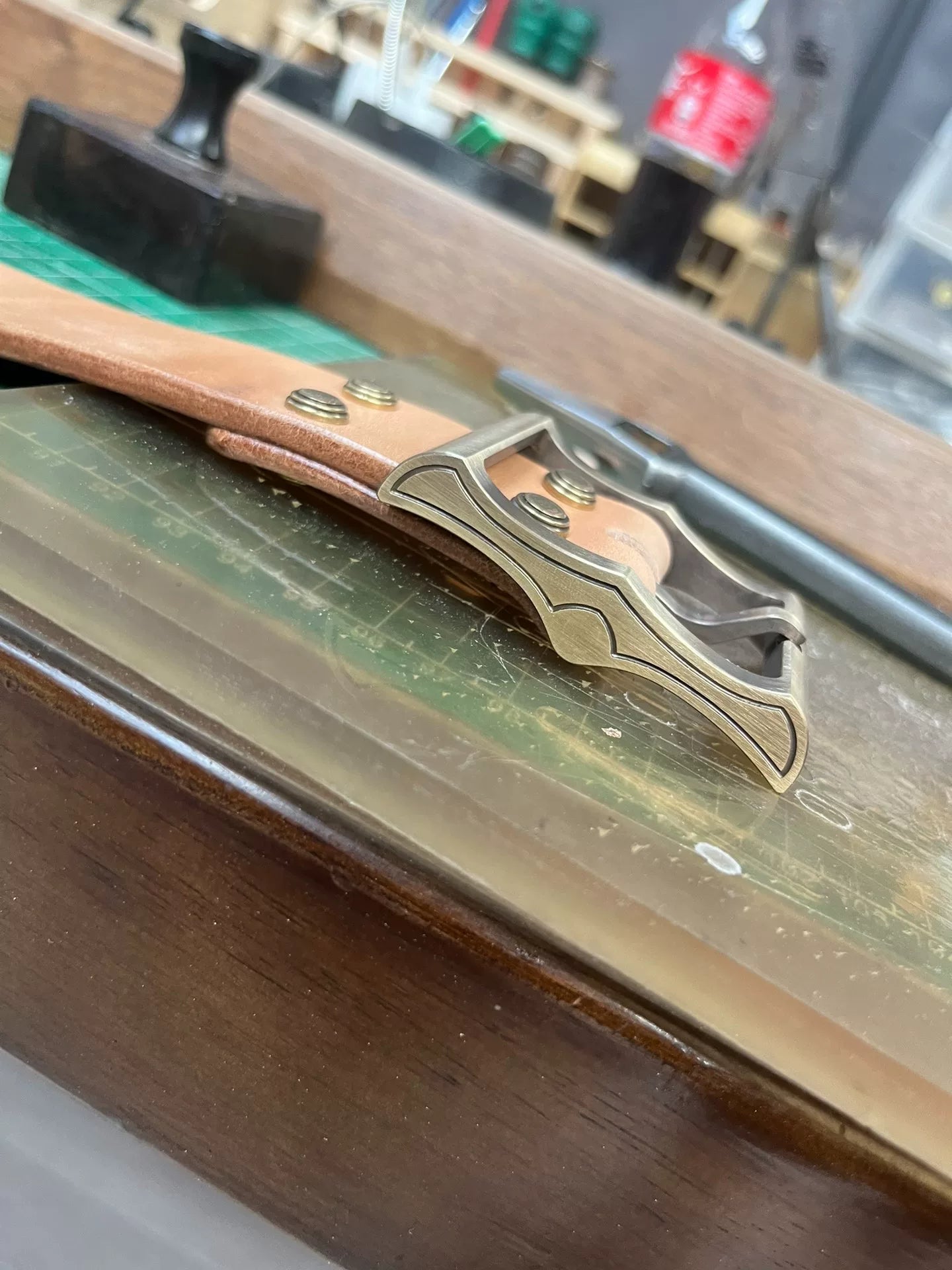 Muchen Bat CNC wire-cut belt buckle with finished Japanese Tochi wo…