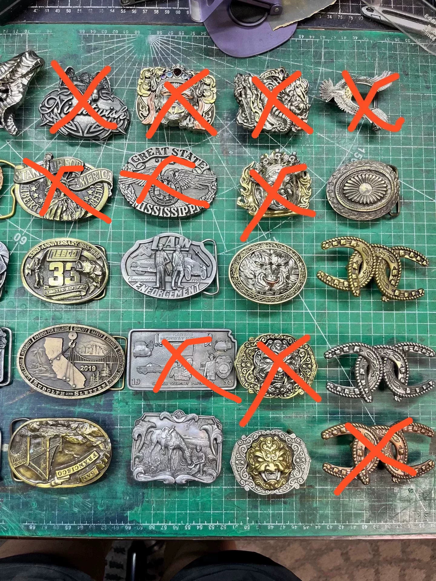 Plate buckle