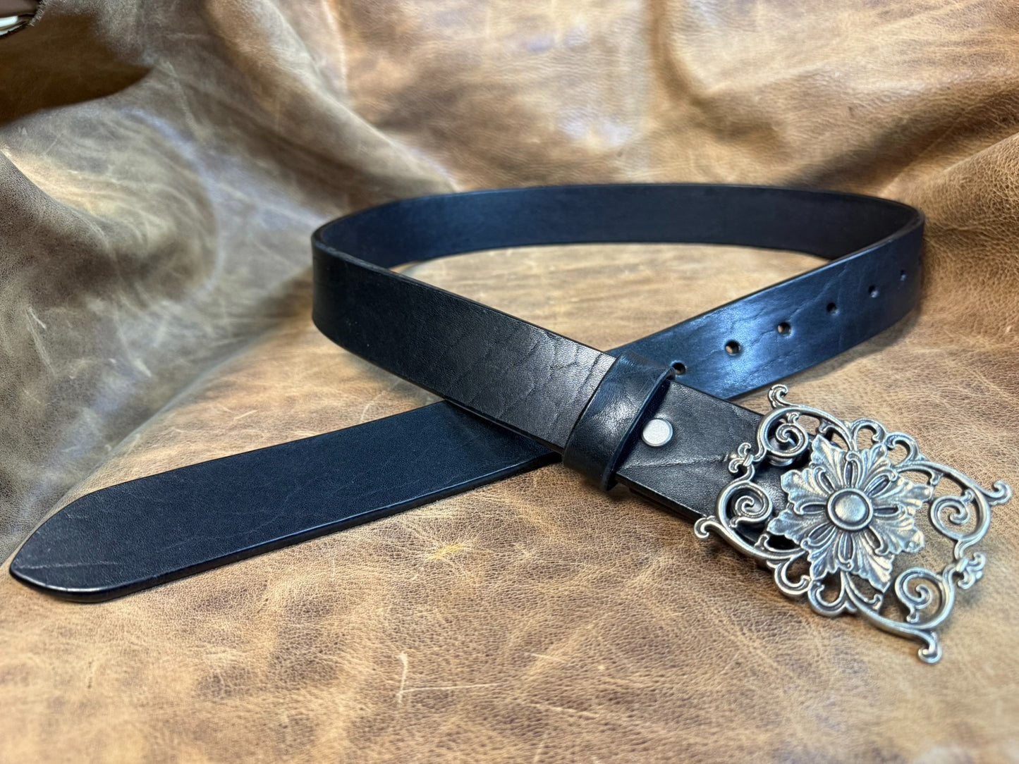 5mm thick North American black through-dyed bison leather first lay…