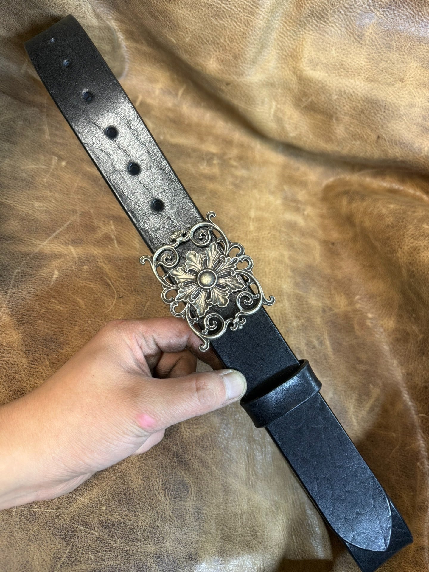 5mm thick North American black through-dyed bison leather first lay…