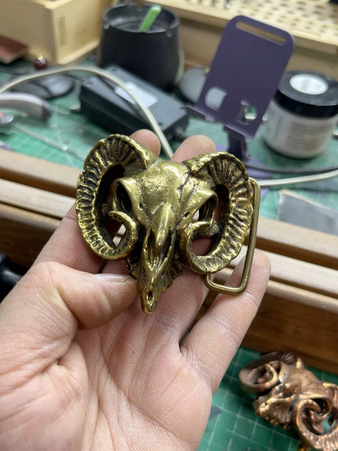 Solid brass middle-aged American retro bull head and sheep head bel…