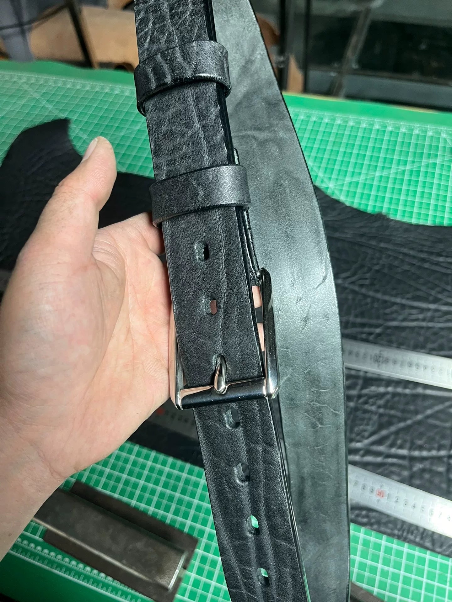 6mm thick bison leather with 304 mirror stainless steel pin buckle…