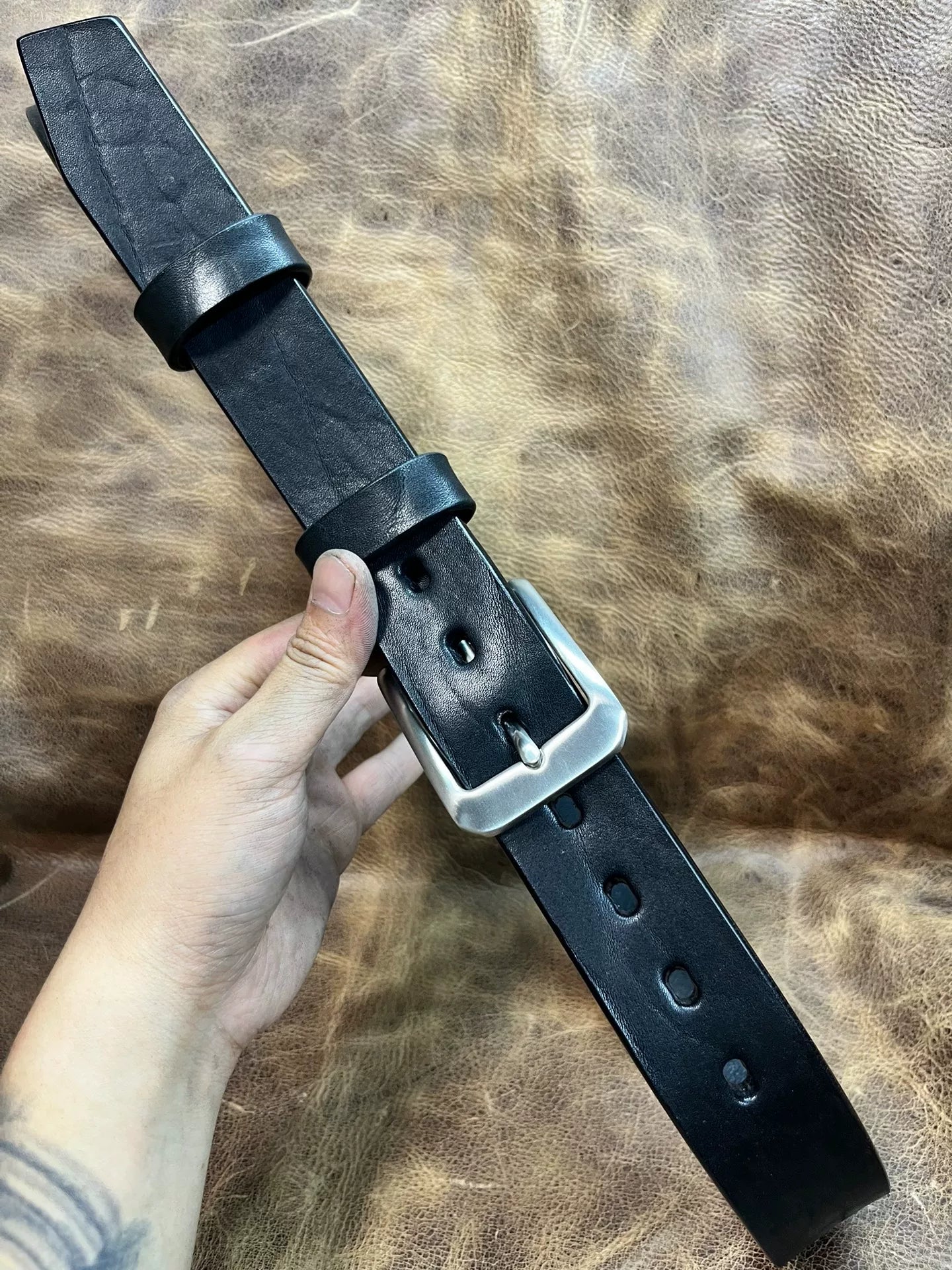 5.5–6mm thick North American black dyed bison leather first layer c…
