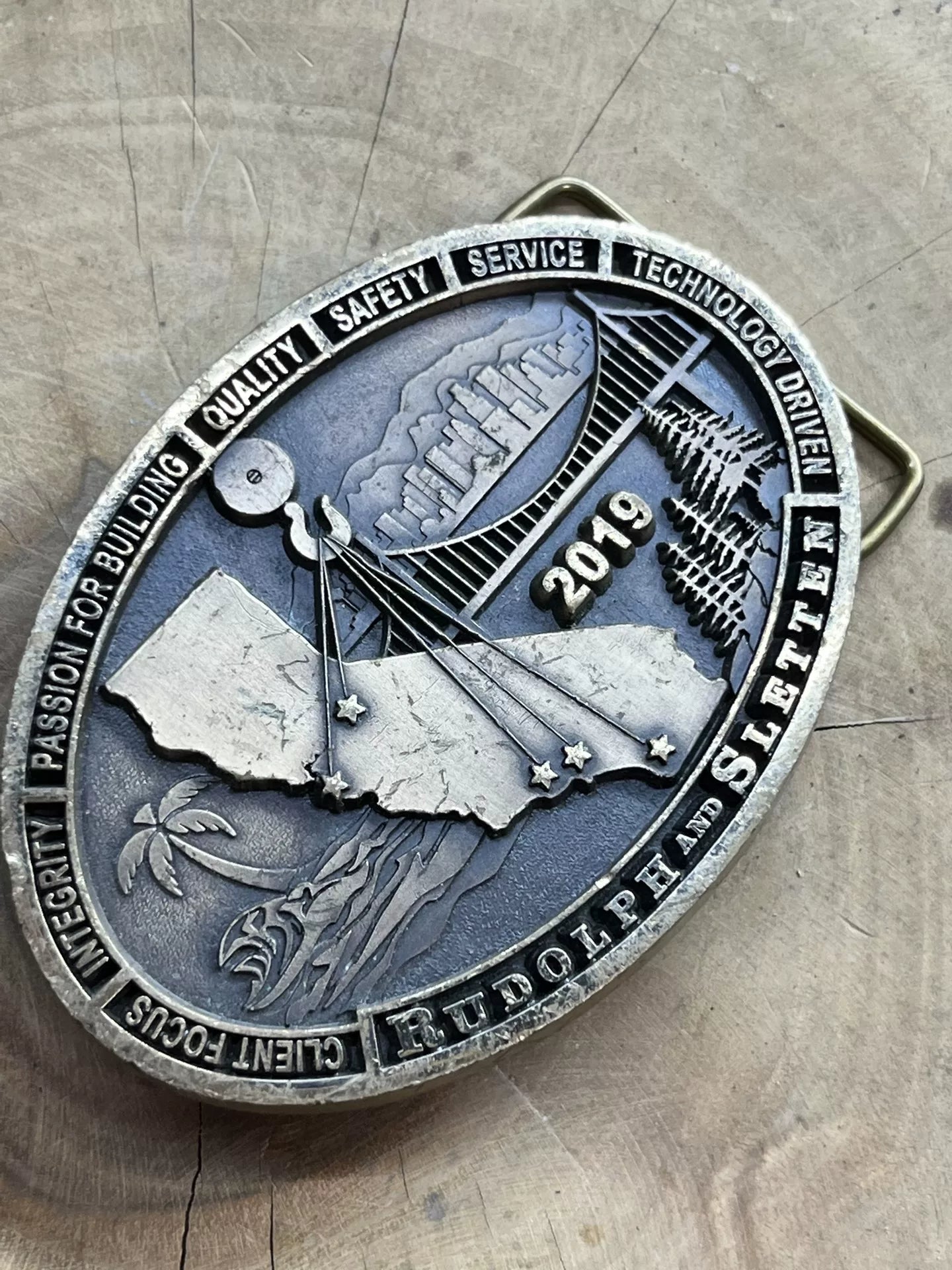 The United States returns old belt buckles
