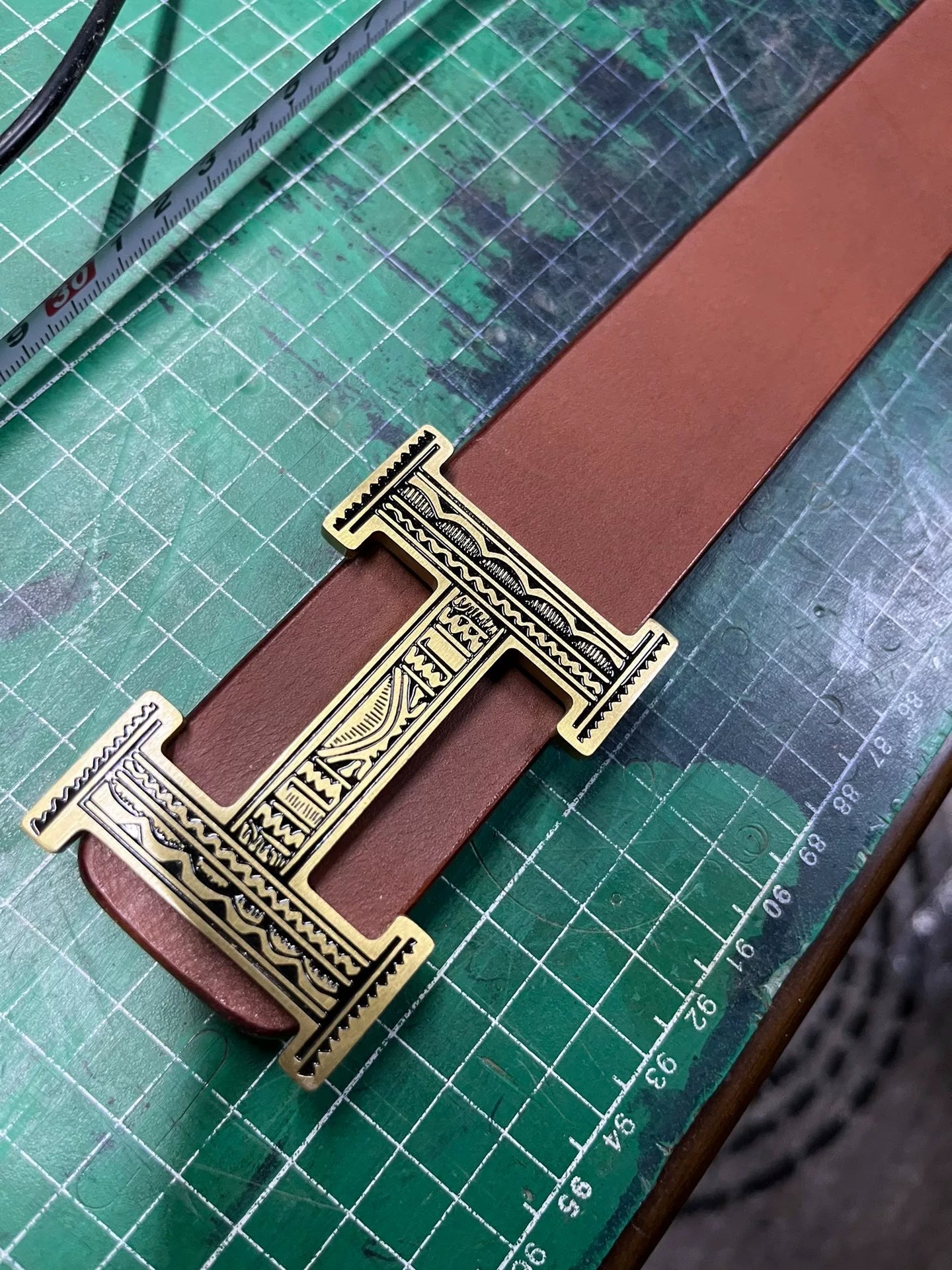 Handmade belt made of Italian Tuscan vegetable-tanned first-grain c…