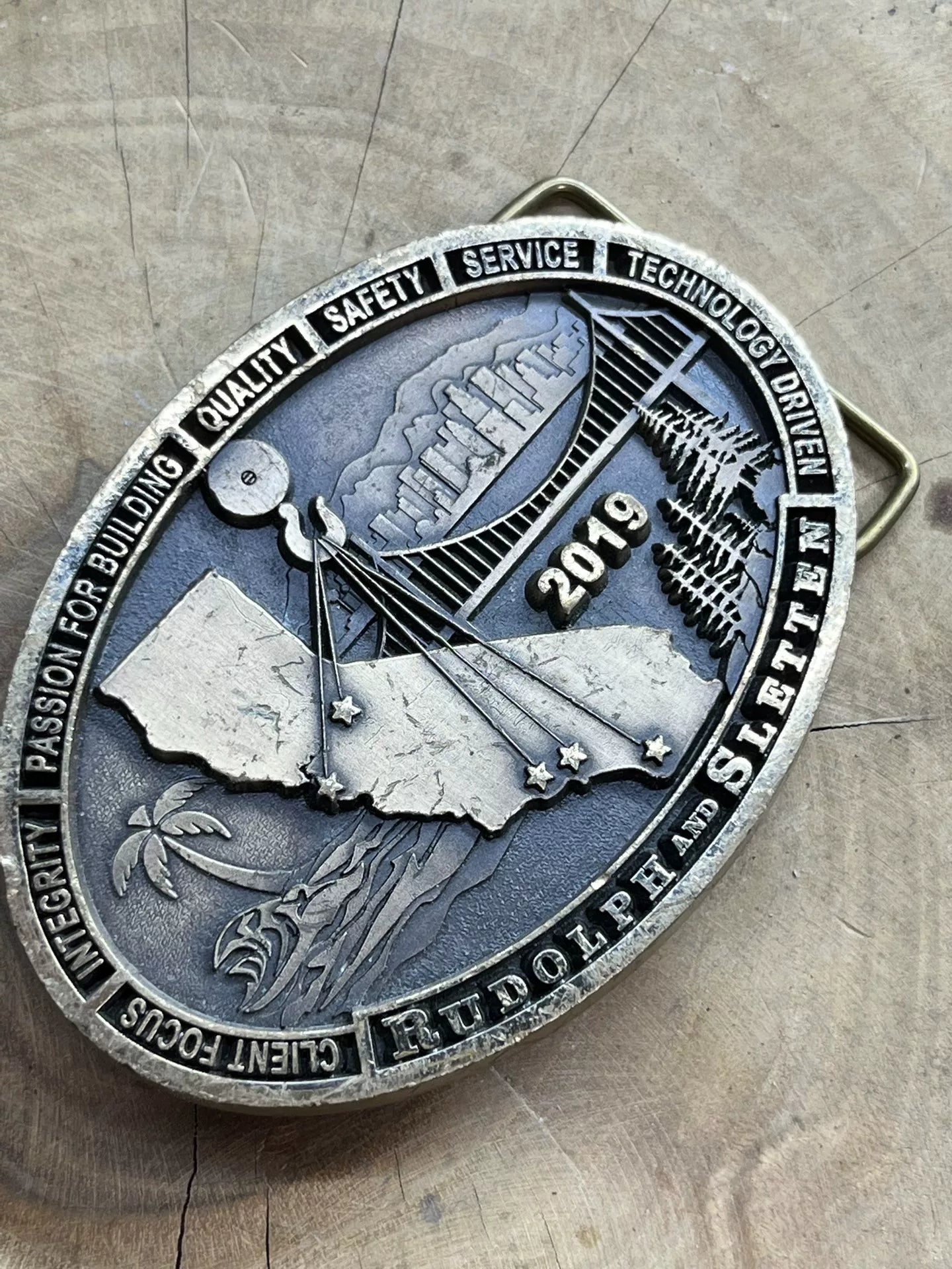 The United States returns old belt buckles