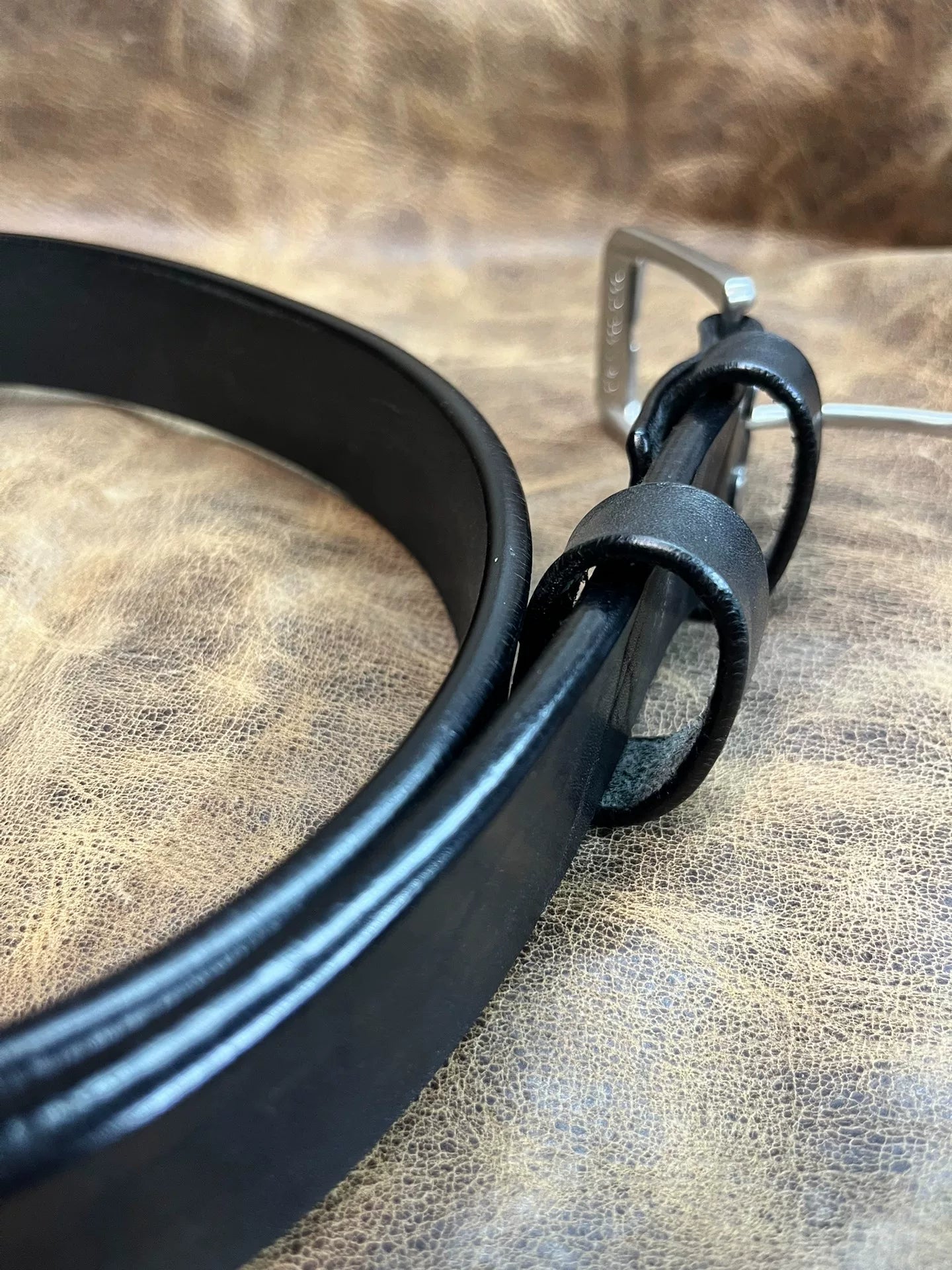 5.5–6mm thick North American black dyed bison leather first layer c…
