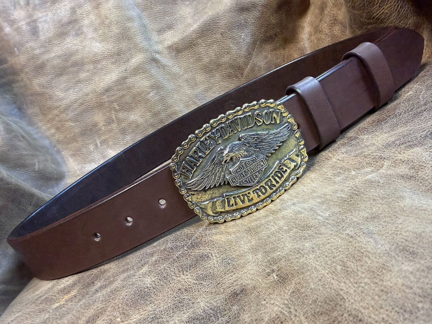5.5 thick beautiful saddle with Harley buckle