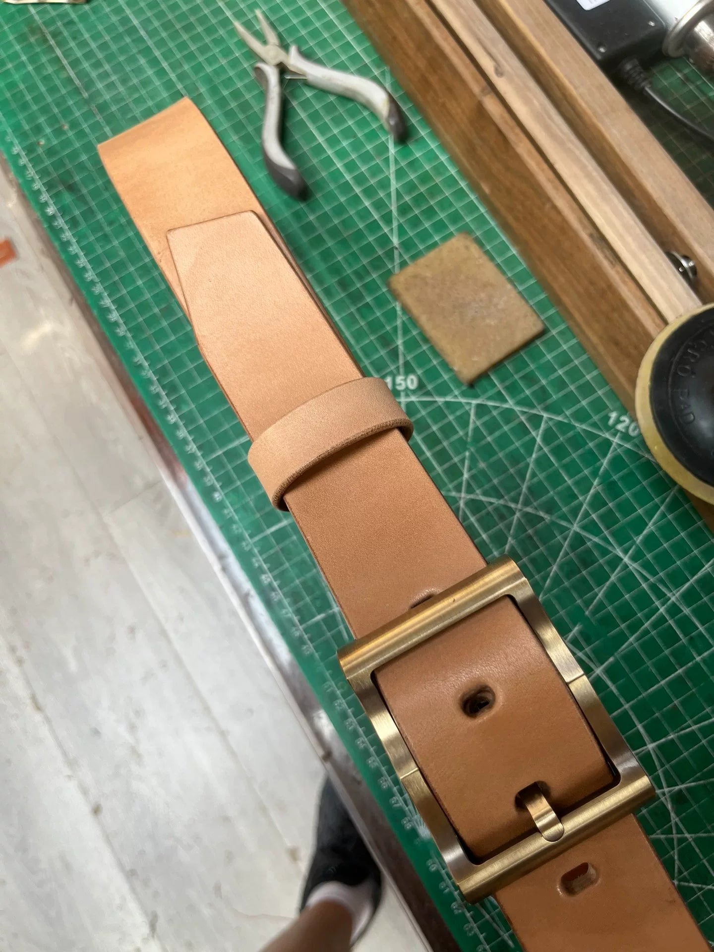 Muchen Bat CNC wire-cut belt buckle with finished Japanese Tochi wo…