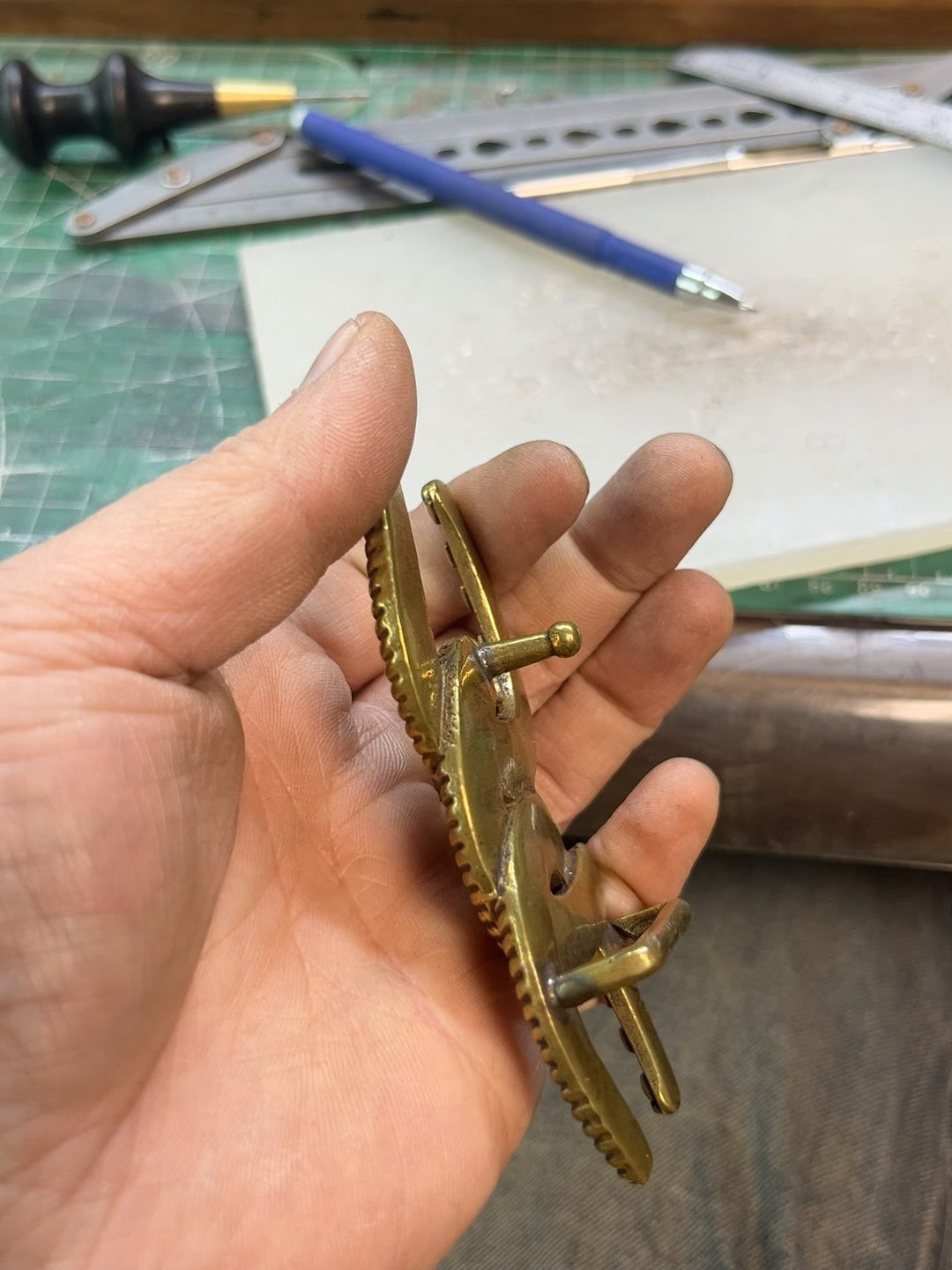 RRL Vintage Three-Horseshoe Belt Buckle — Brass