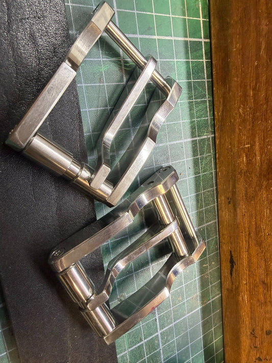 316L Line-Cut Belt Buckle — 35mm Inner Diameter, Rolling Pin Front