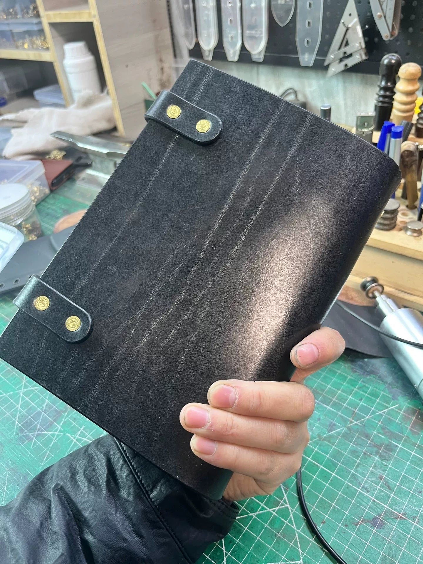 Horwen style oil wax leather A5 made of 4mm single layer thickness…