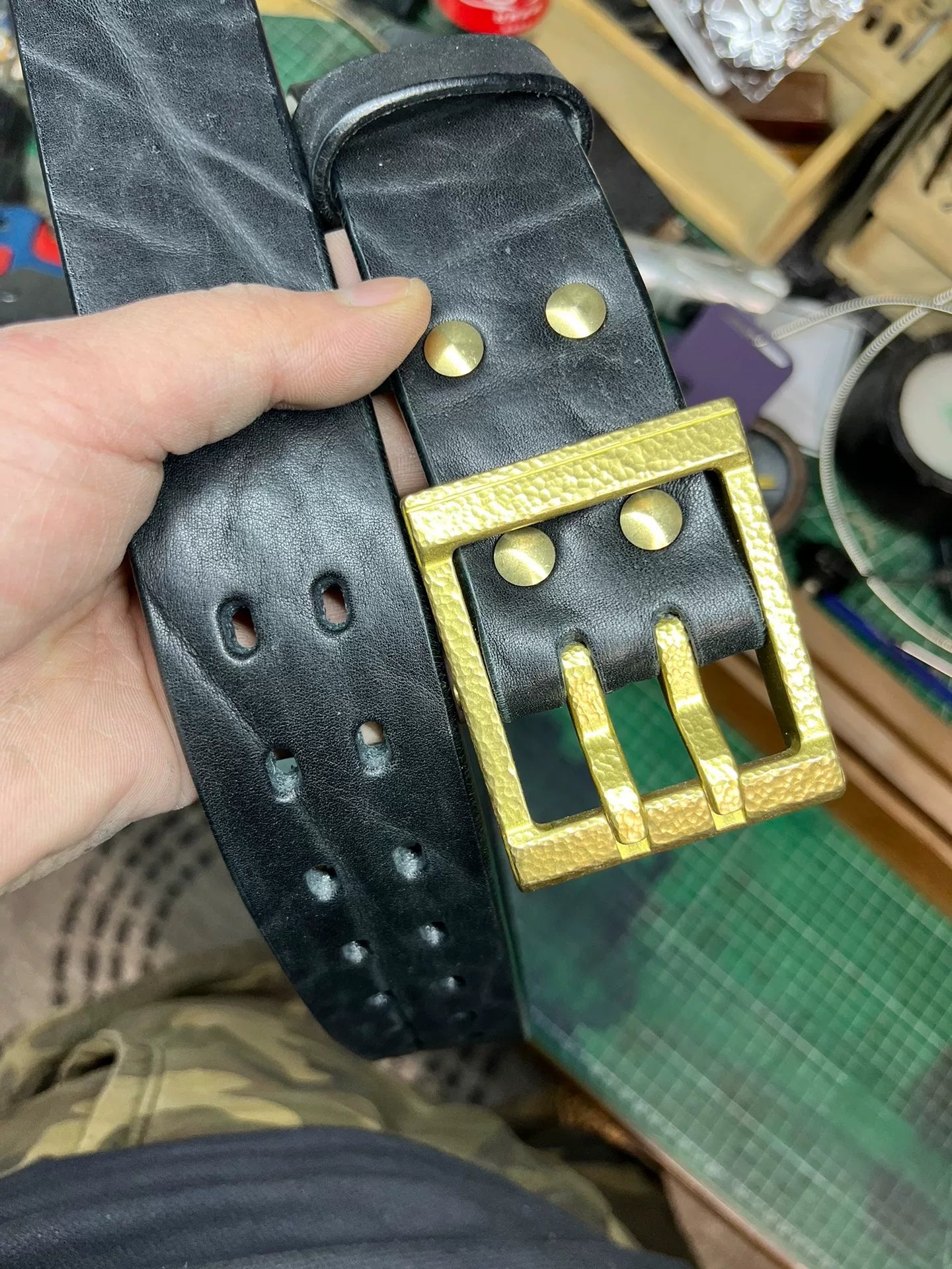 4.5 cm wide double-needle hammer-patterned handmade belt of five ge…