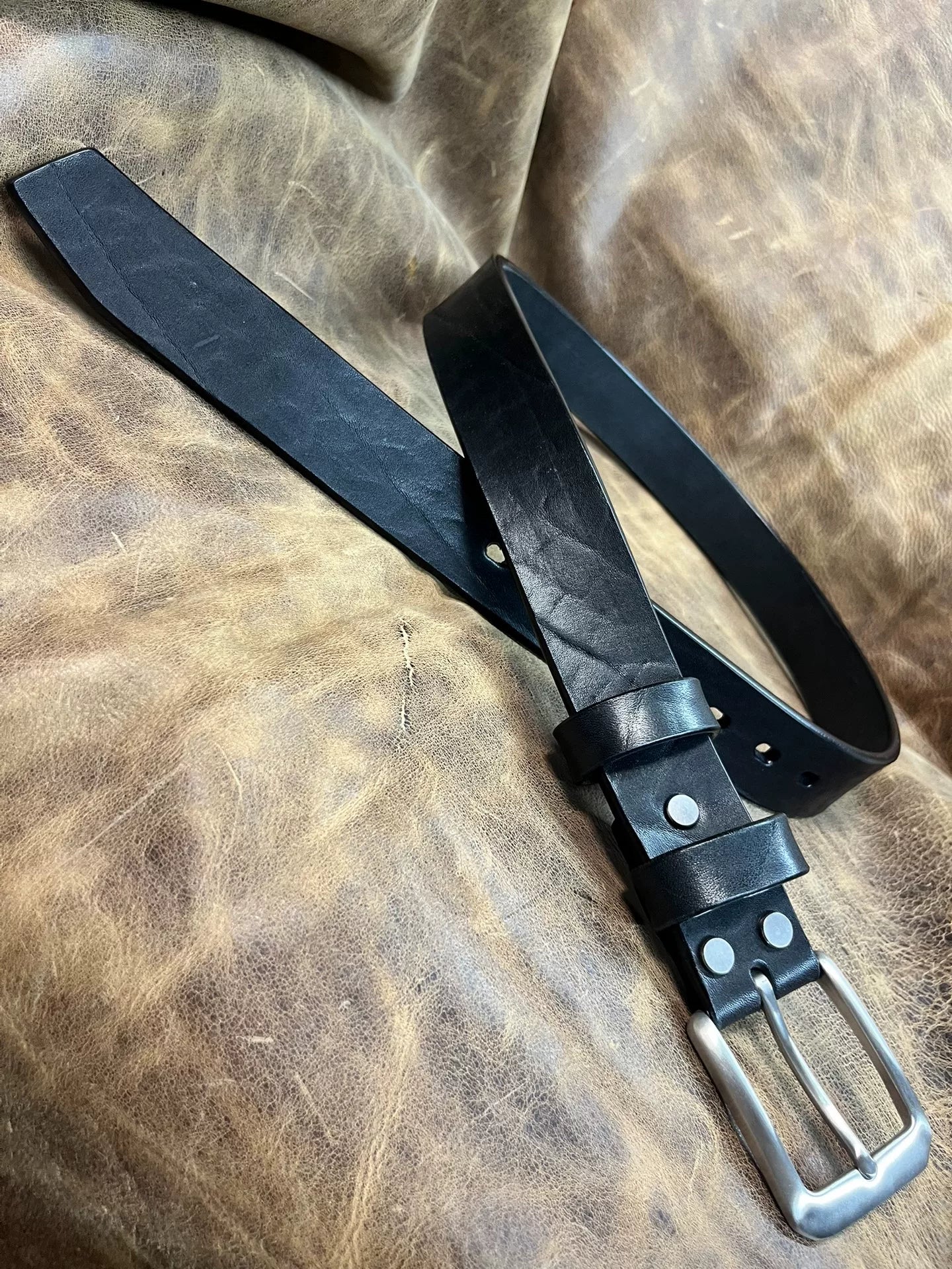 5.5–6mm thick North American black dyed bison leather first layer c…