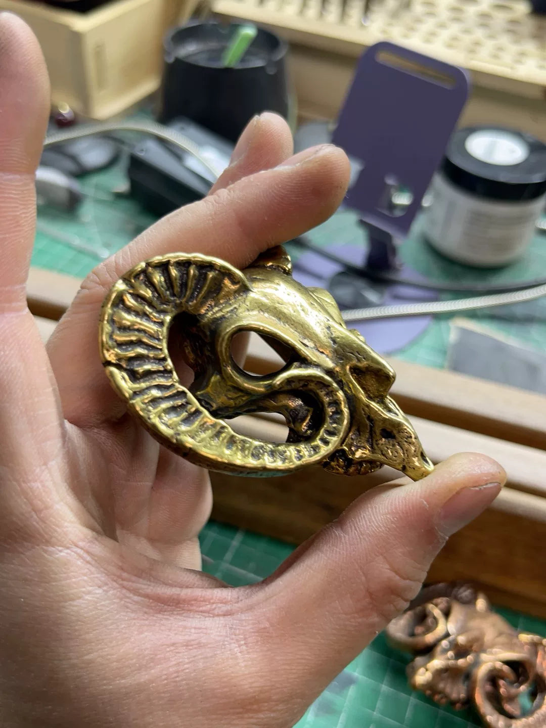 Solid brass middle-aged American retro bull head and sheep head bel…