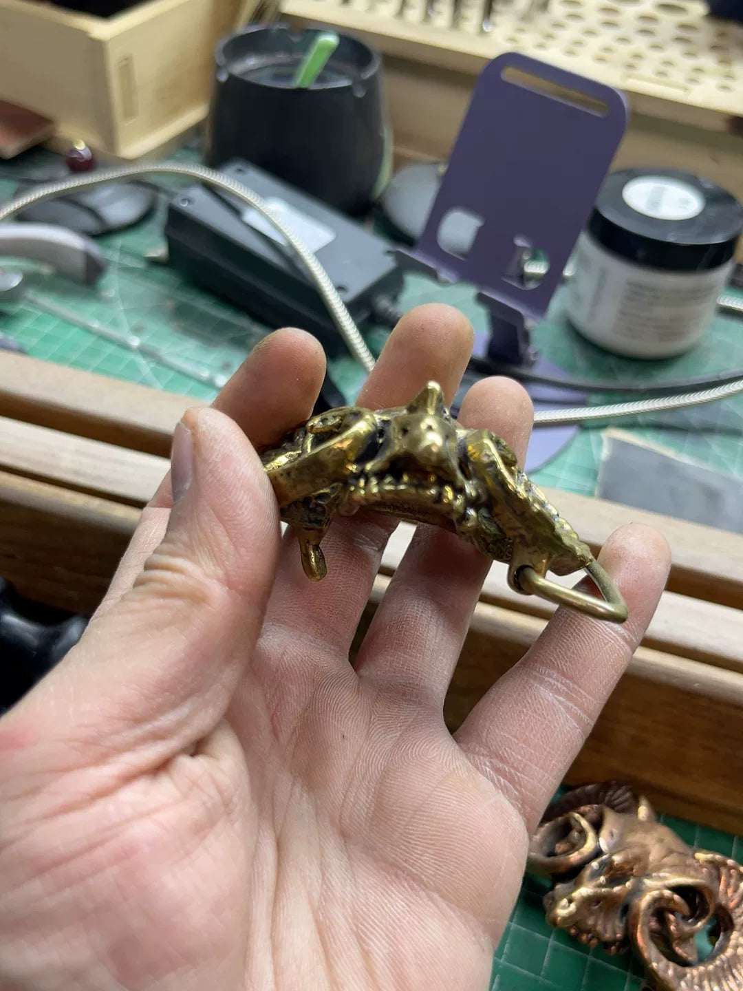 Solid brass middle-aged American retro bull head and sheep head bel…